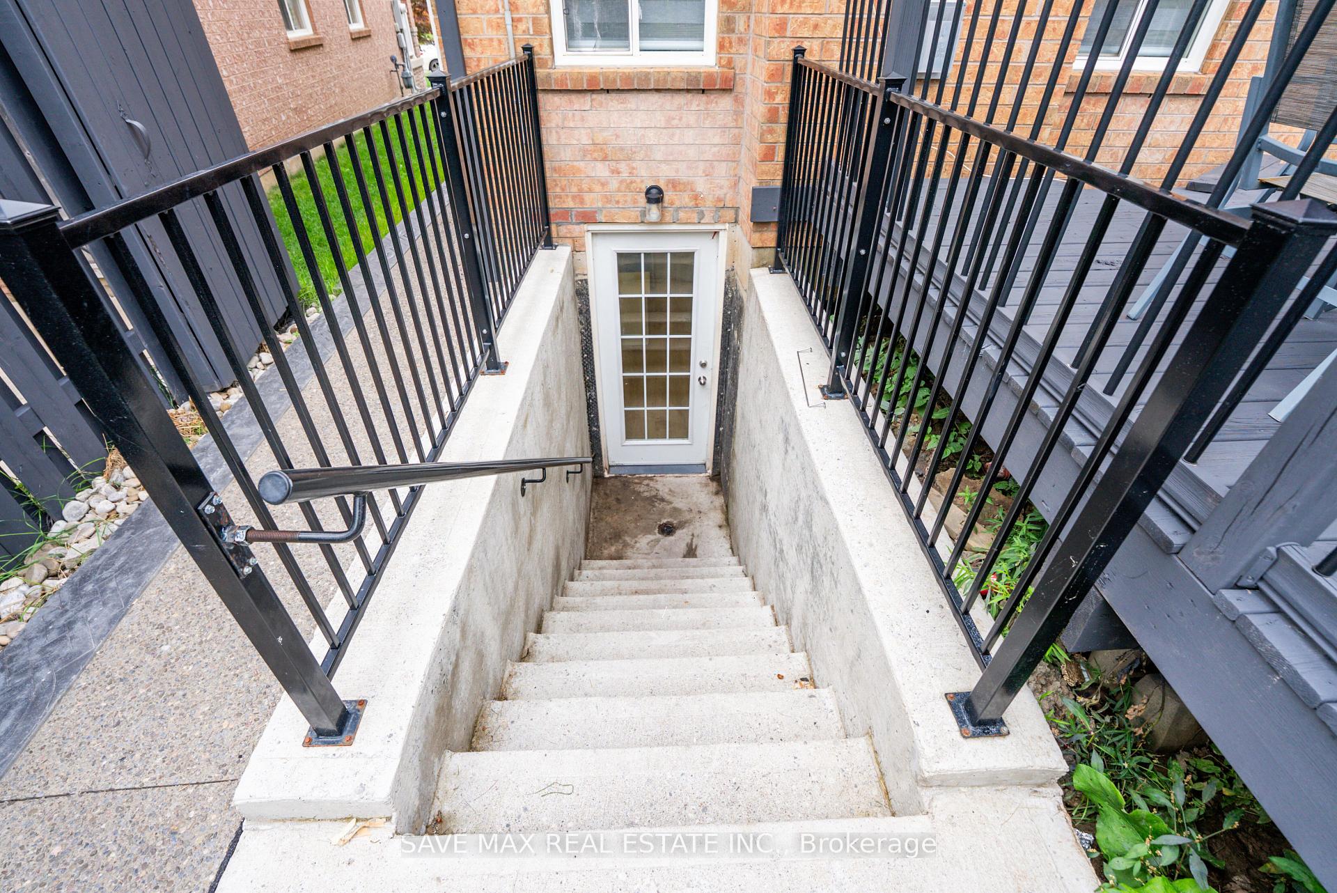 Photo 42 of 100 Crown Victoria Drive, Brampton, Fletcher's Meadow — HOMEH