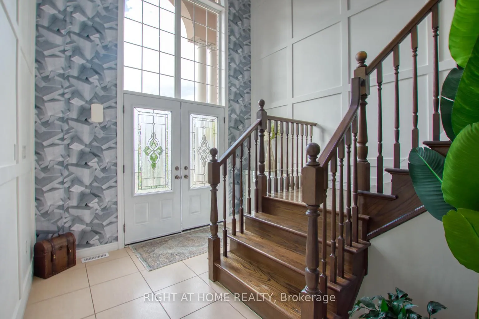 Photo 9 of 117 Chartwell Circle, Hamilton, Jerome — HOMEH