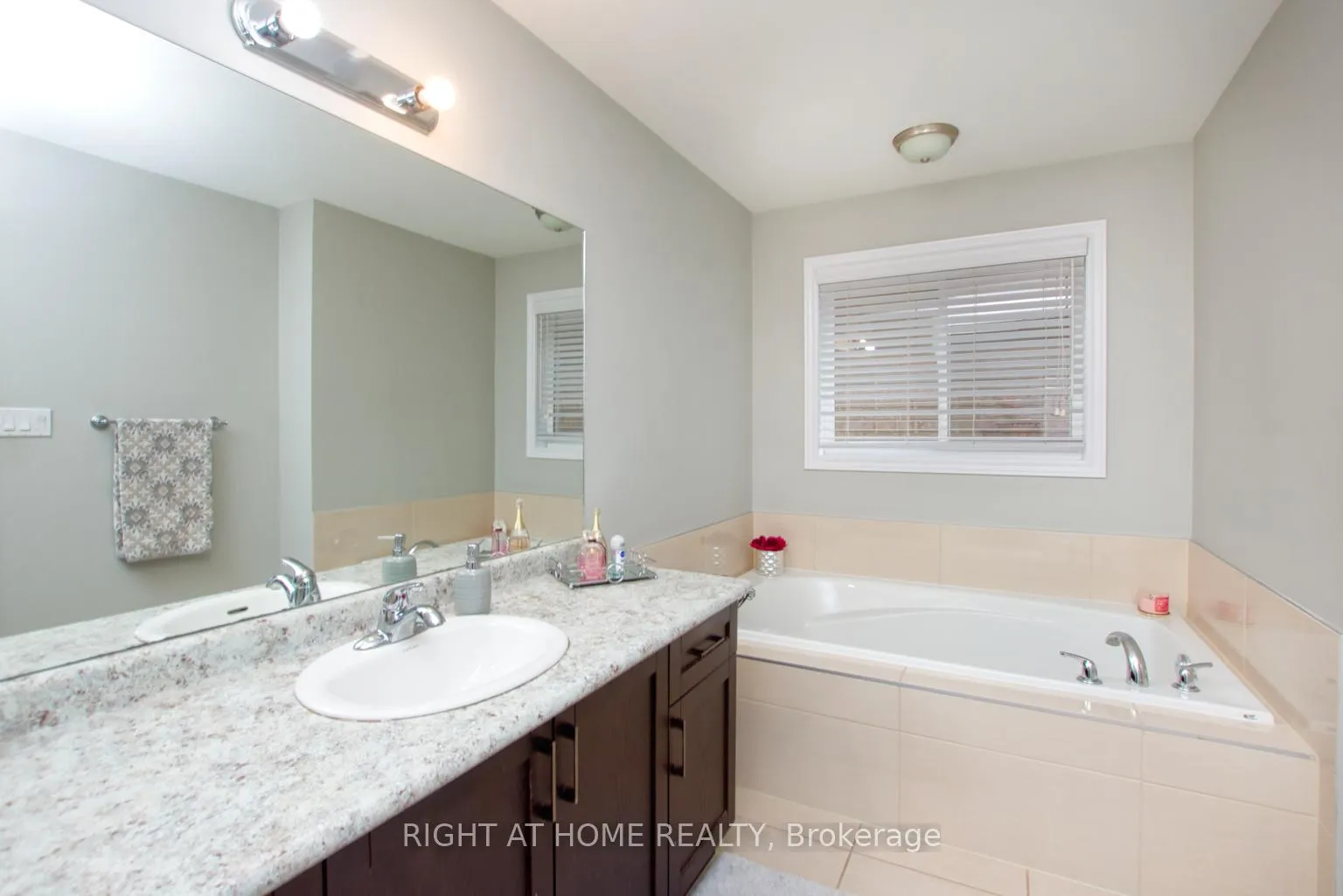 Photo 53 of 117 Chartwell Circle, Hamilton, Jerome — HOMEH