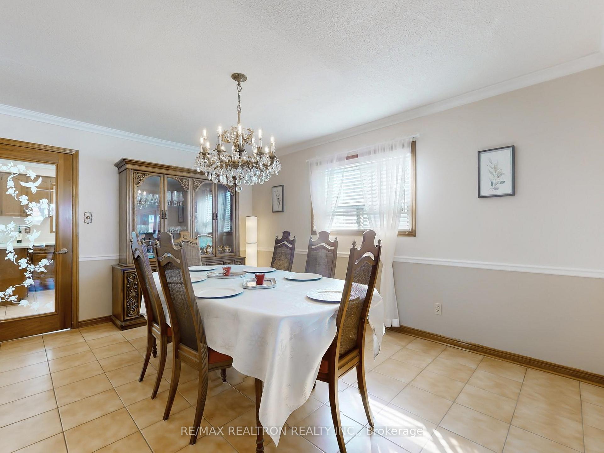 Photo 6 of 266 Clover Leaf Street, Vaughan, East Woodbridge — HOMEH