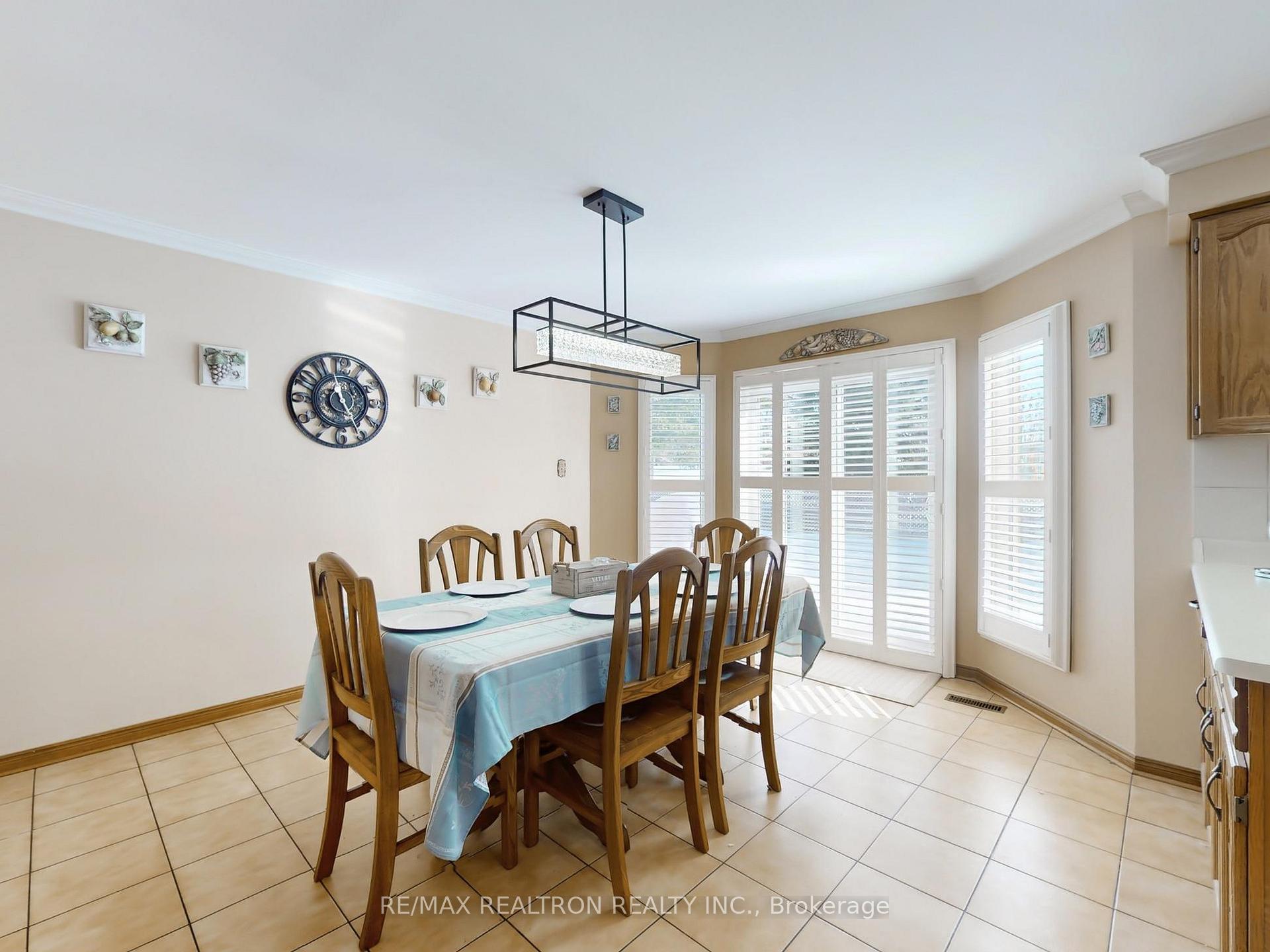 Photo 10 of 266 Clover Leaf Street, Vaughan, East Woodbridge — HOMEH