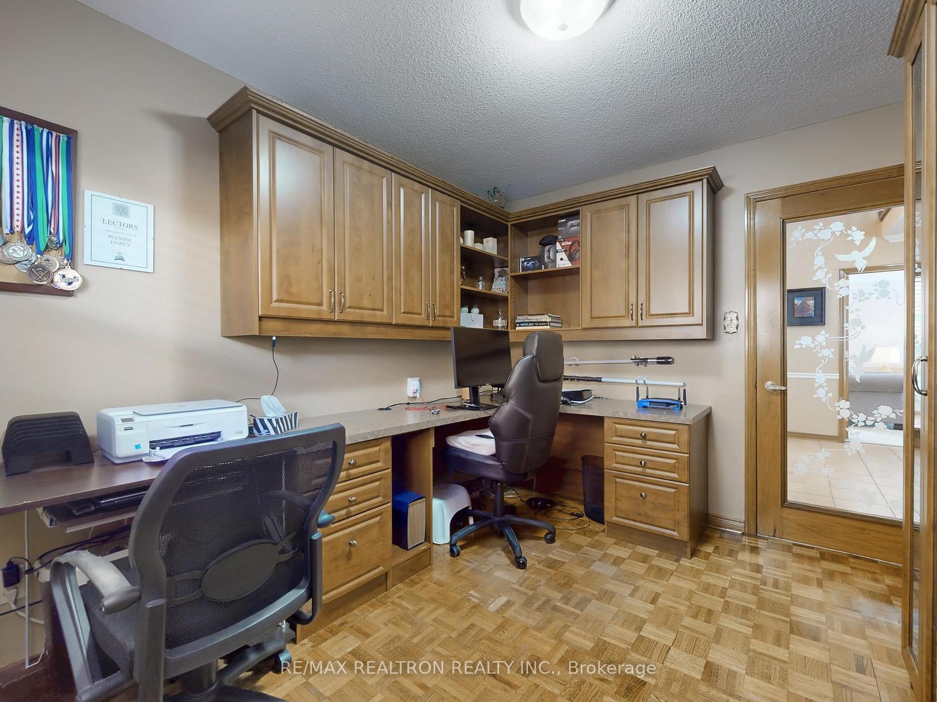 Photo 11 of 266 Clover Leaf Street, Vaughan, East Woodbridge — HOMEH