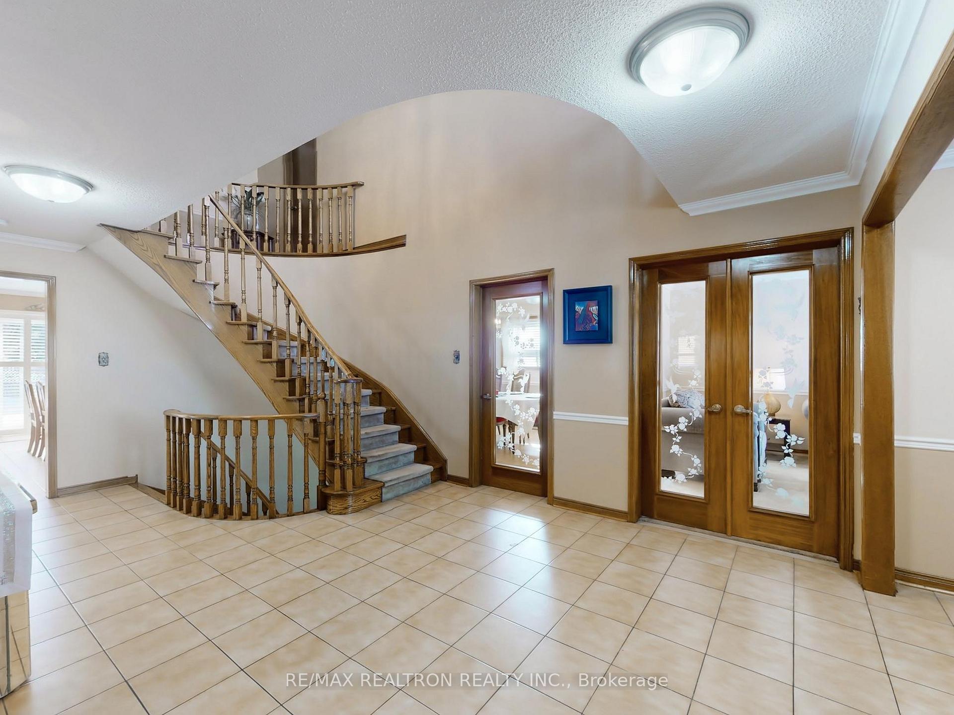 Photo 13 of 266 Clover Leaf Street, Vaughan, East Woodbridge — HOMEH