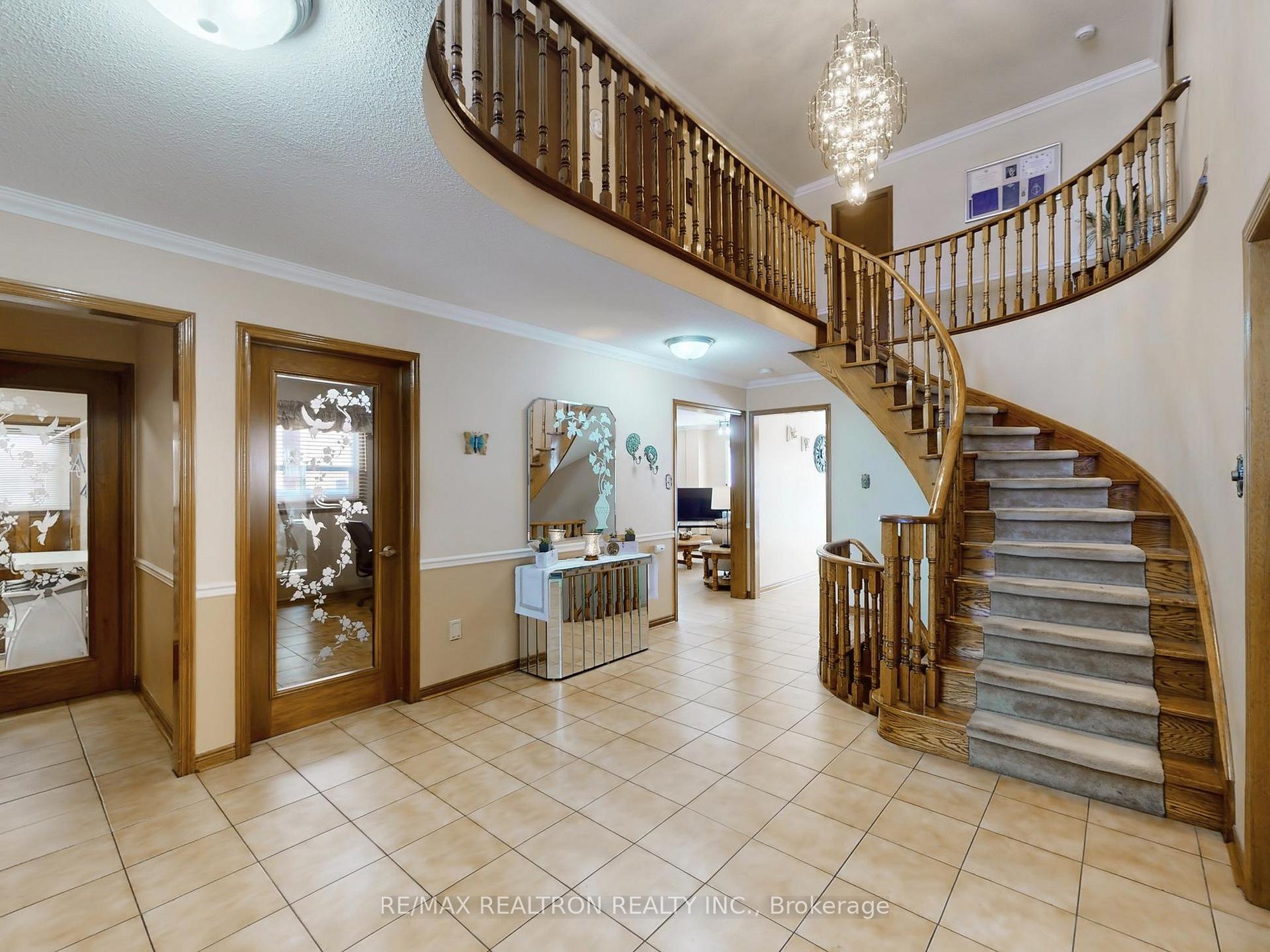 Photo 14 of 266 Clover Leaf Street, Vaughan, East Woodbridge — HOMEH