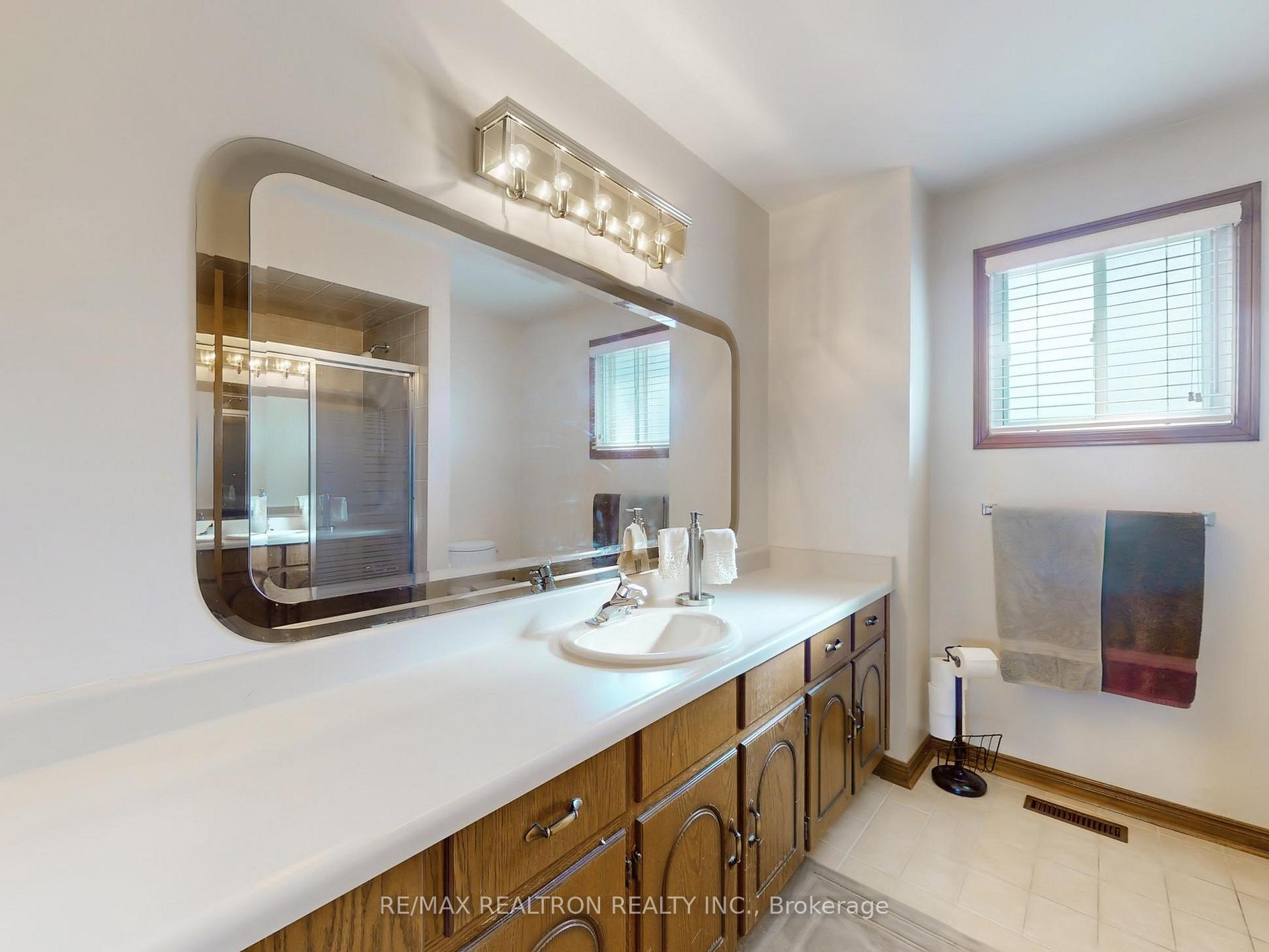 Photo 21 of 266 Clover Leaf Street, Vaughan, East Woodbridge — HOMEH