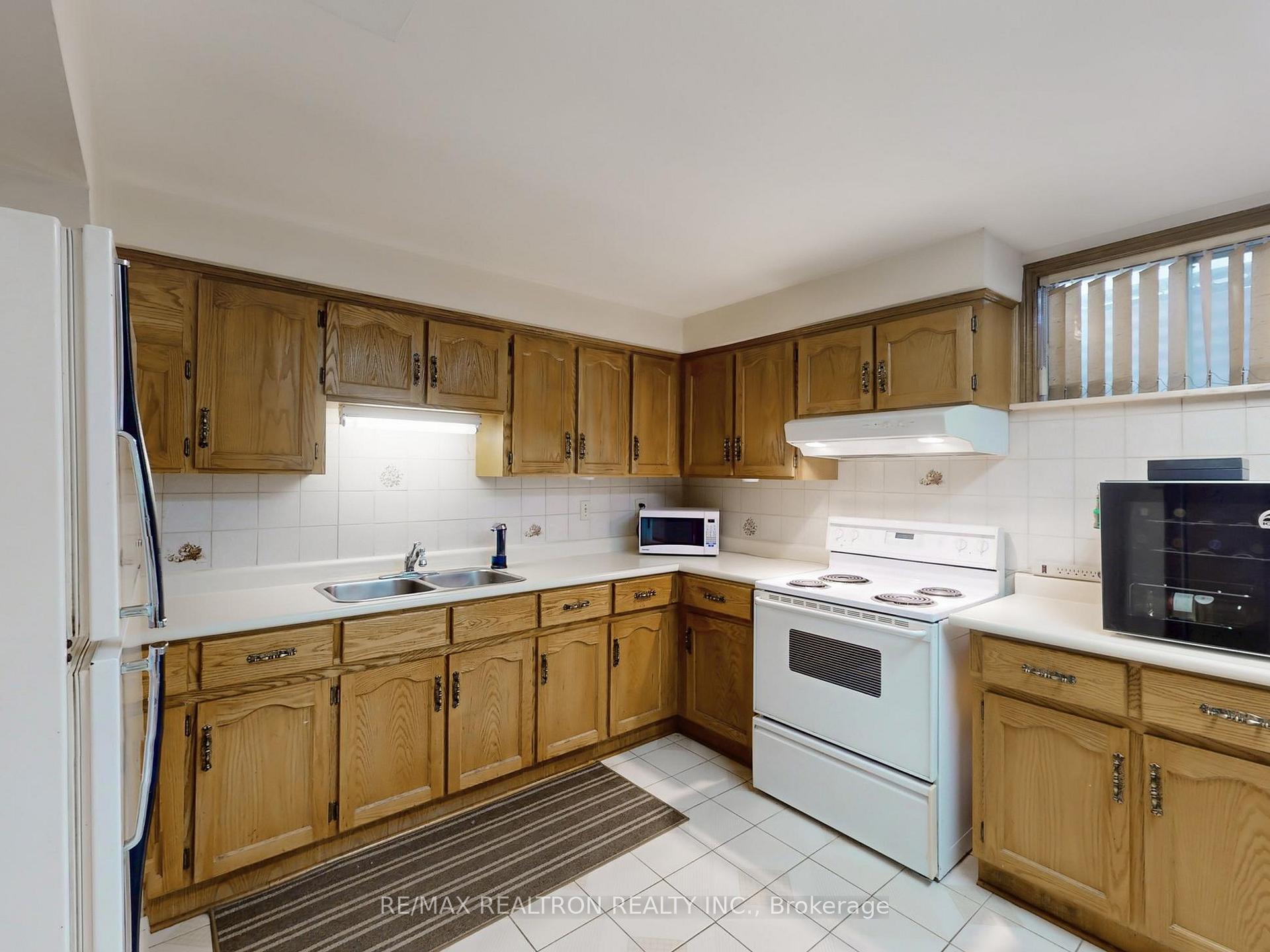 Photo 24 of 266 Clover Leaf Street, Vaughan, East Woodbridge — HOMEH