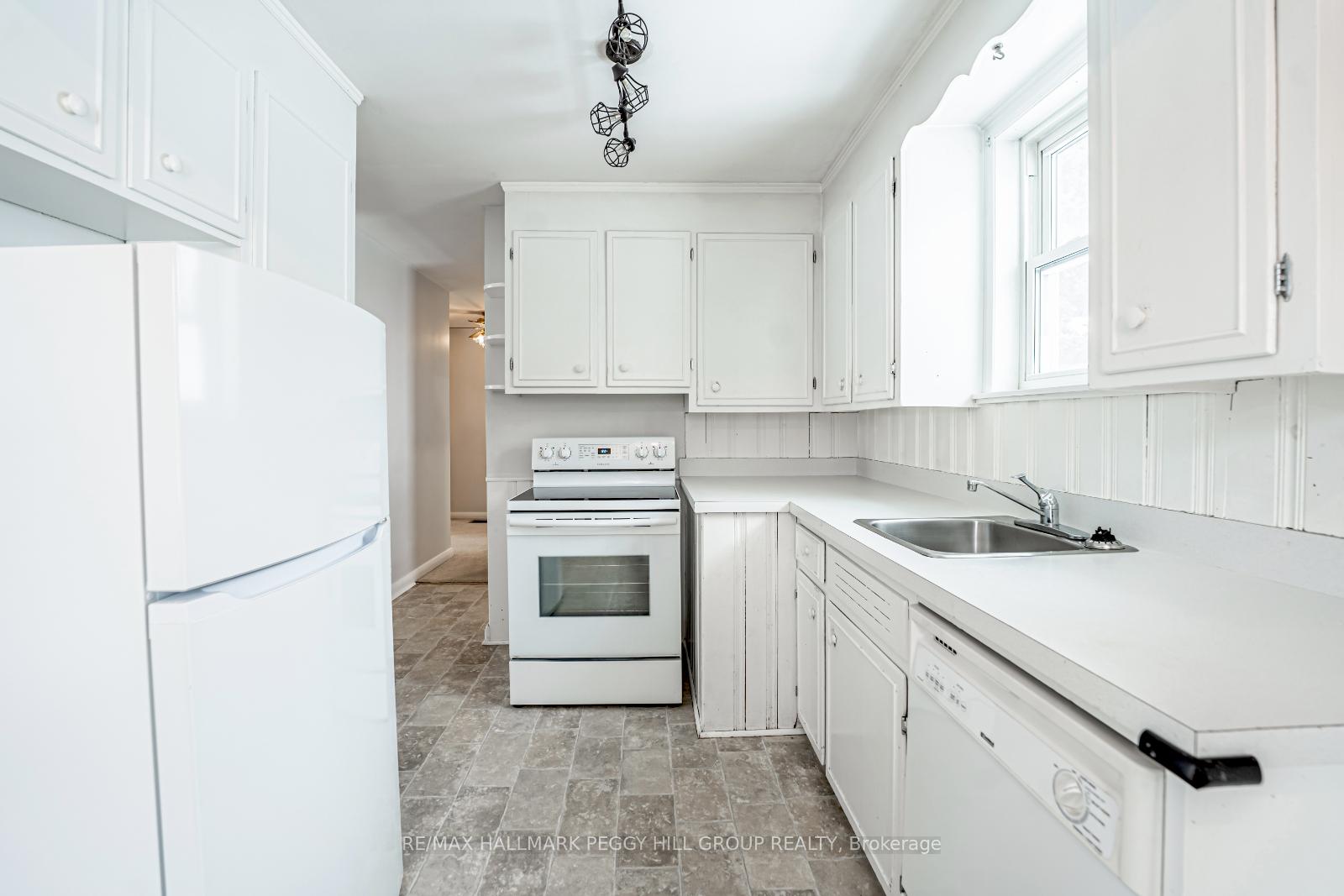 Photo 4 of 59 Newton Street, Barrie, City Centre — HOMEH