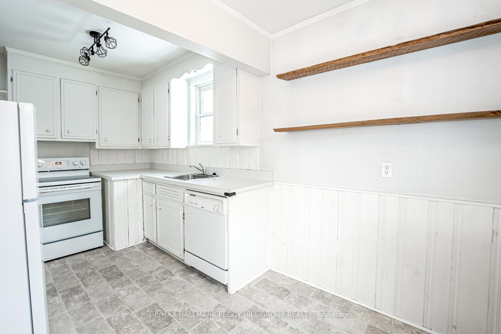 Photo 5 of 59 Newton Street, Barrie, City Centre — HOMEH