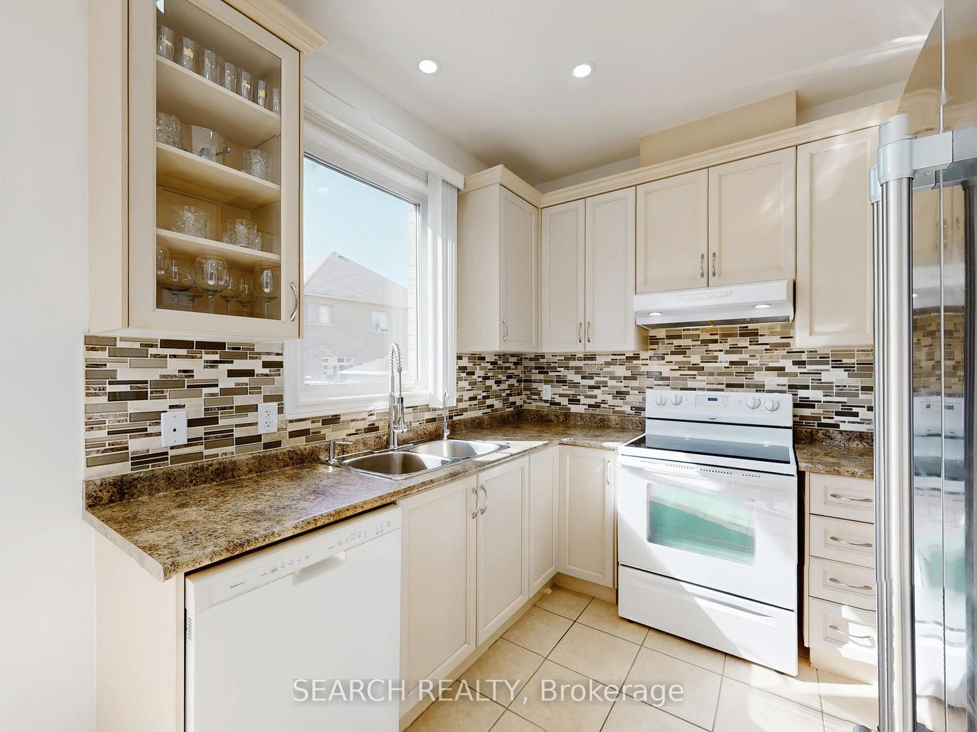 Photo 9 of 39 Wynview Street, Brampton, Bram East — HOMEH