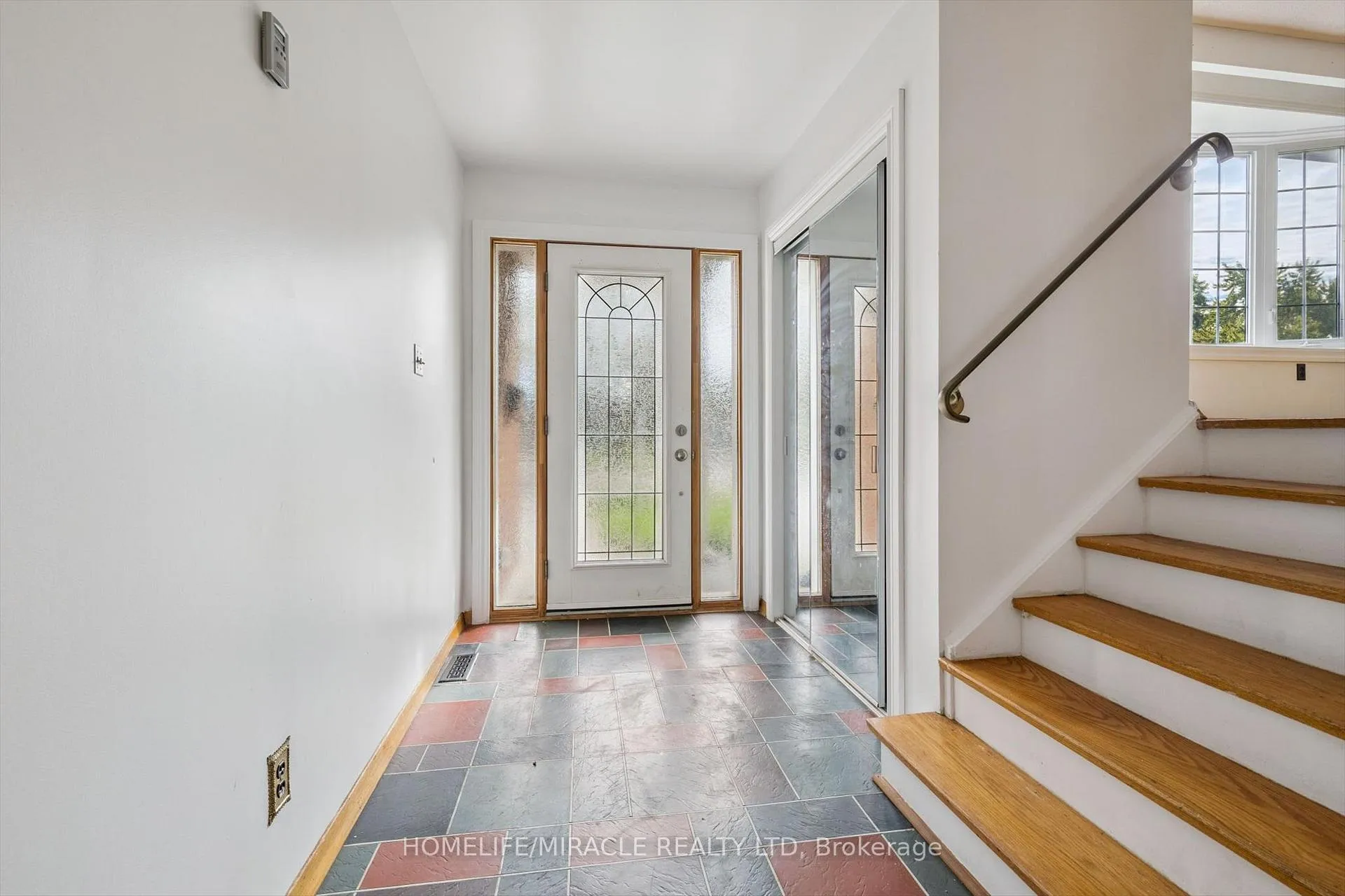 Photo 10 of 56 Elgin Drive, Brampton, Brampton South — HOMEH