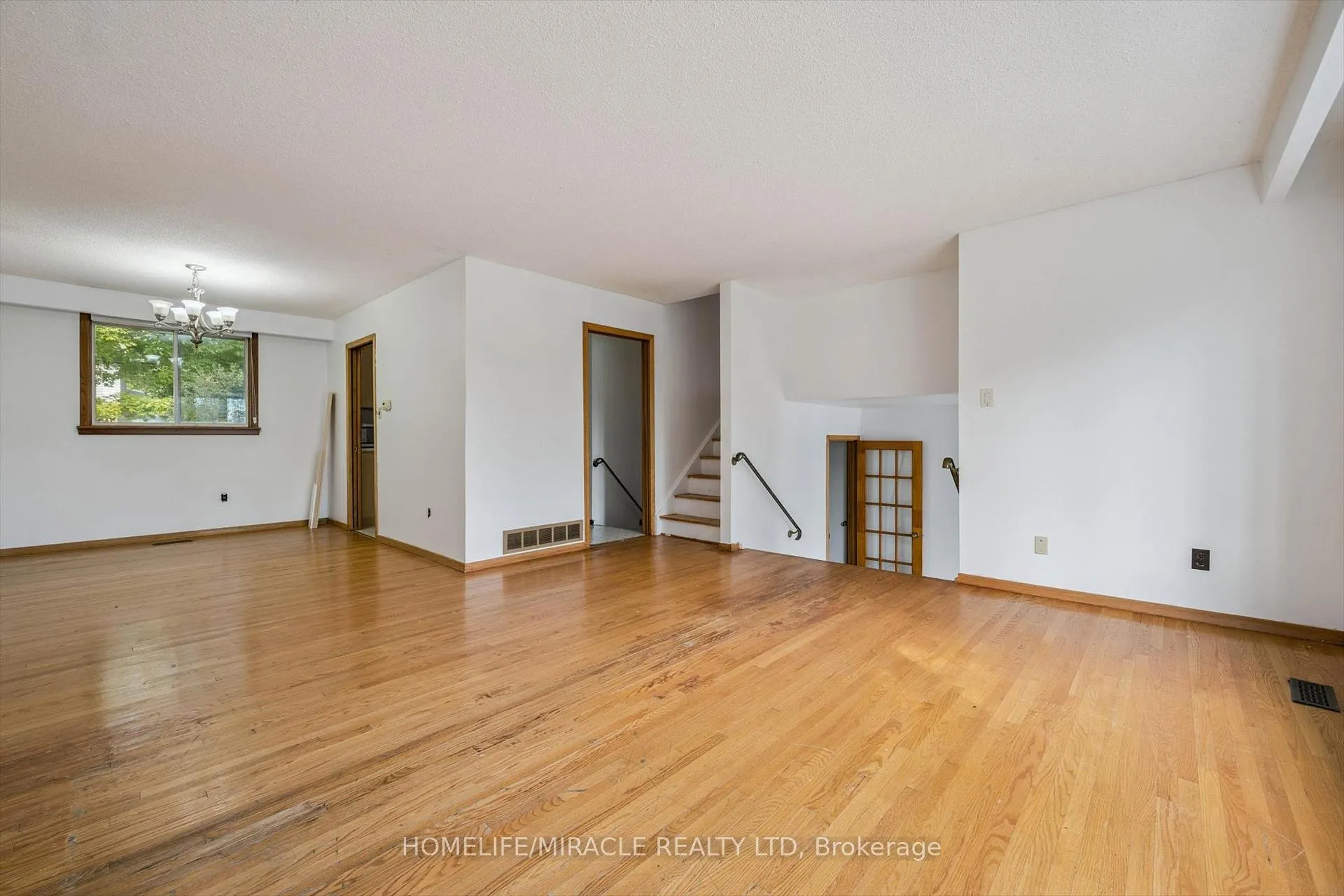 Photo 13 of 56 Elgin Drive, Brampton, Brampton South — HOMEH