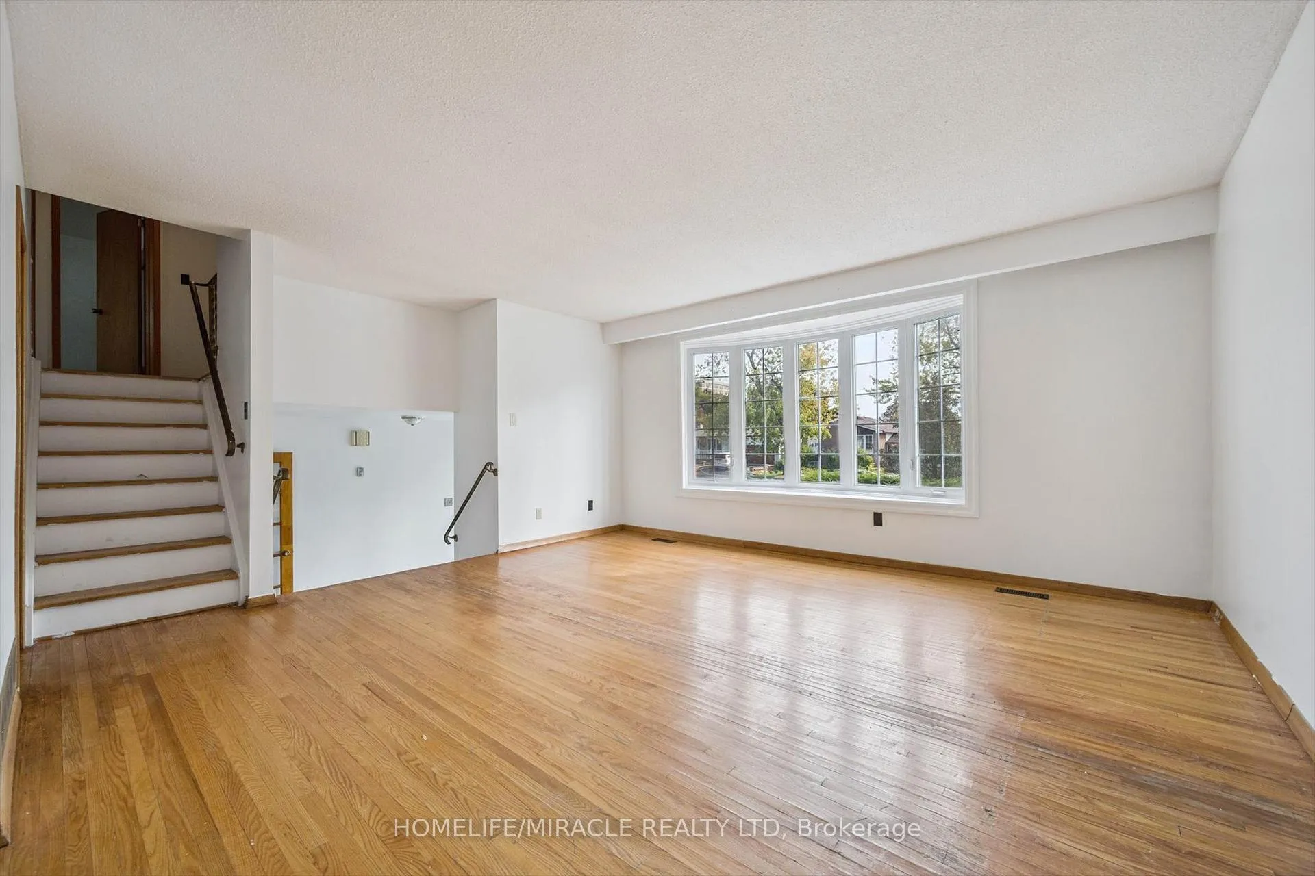 Photo 16 of 56 Elgin Drive, Brampton, Brampton South — HOMEH