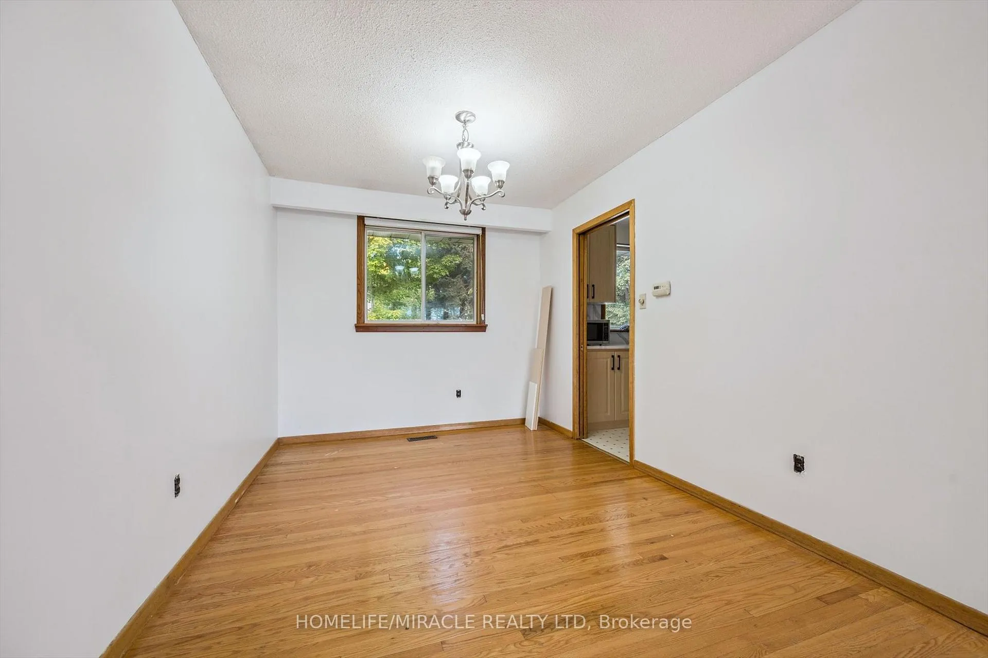 Photo 18 of 56 Elgin Drive, Brampton, Brampton South — HOMEH