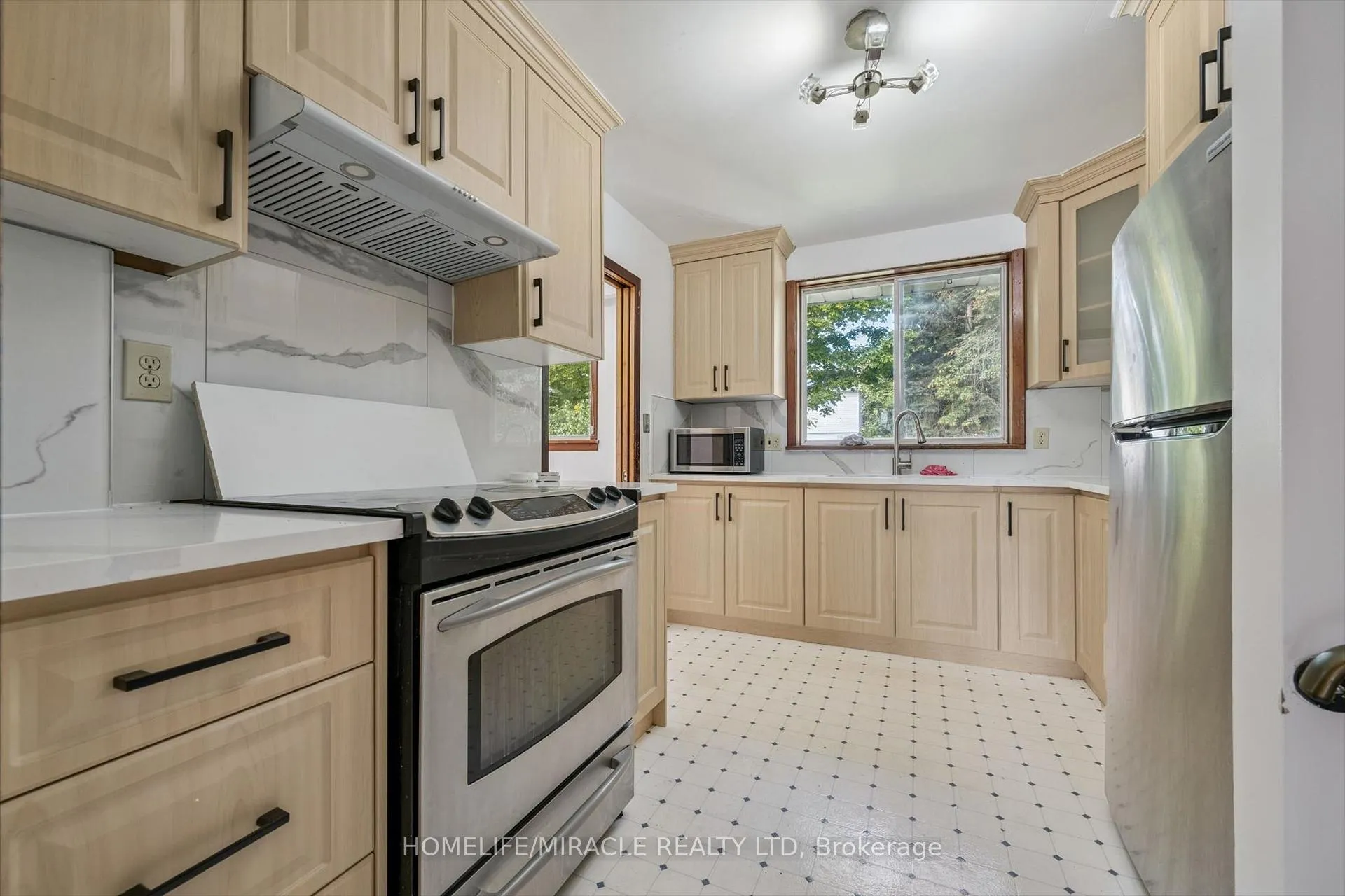 Photo 22 of 56 Elgin Drive, Brampton, Brampton South — HOMEH