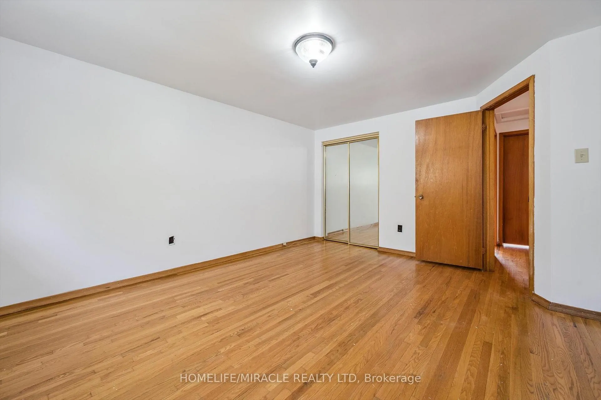 Photo 36 of 56 Elgin Drive, Brampton, Brampton South — HOMEH