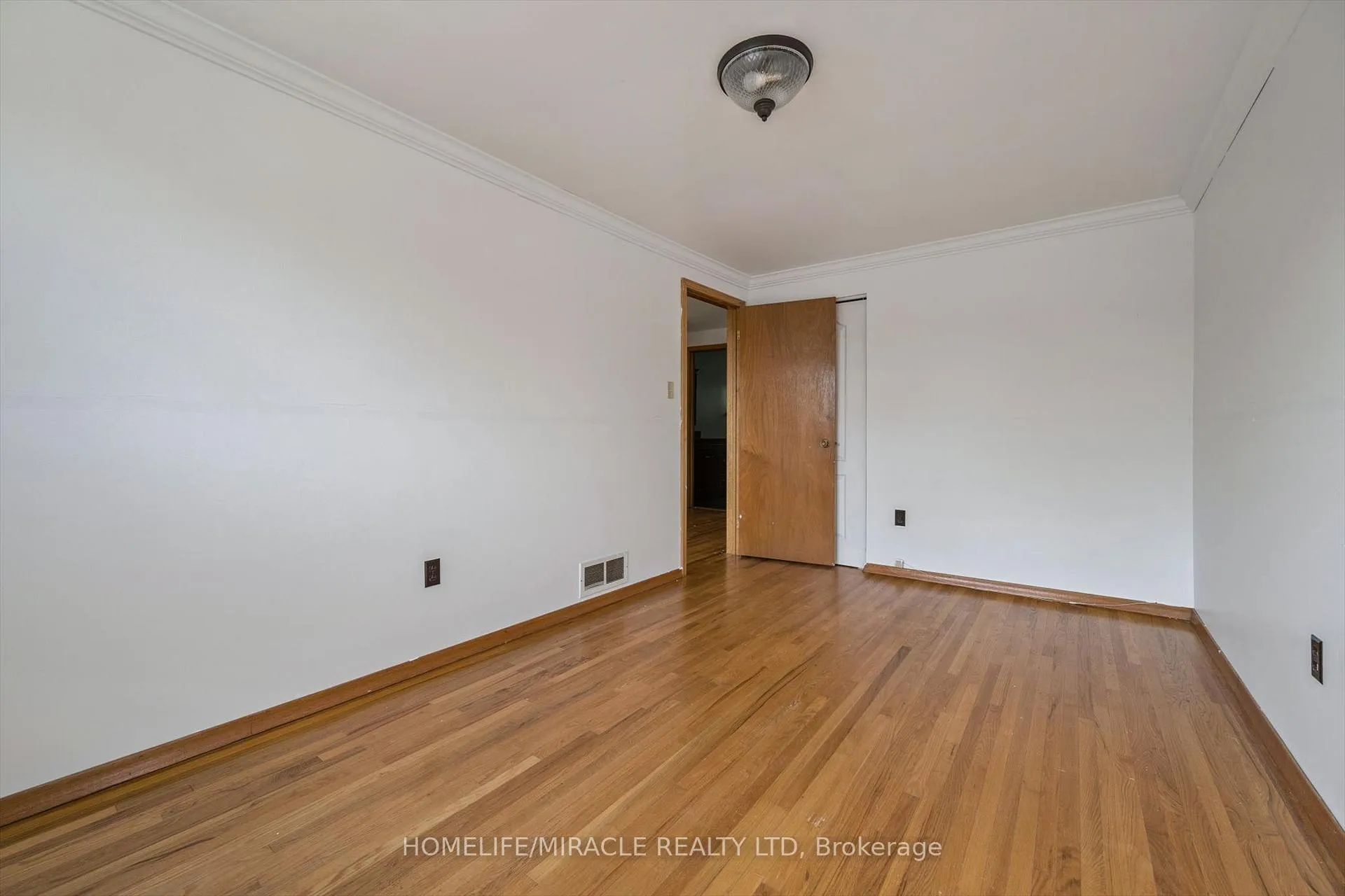 Photo 40 of 56 Elgin Drive, Brampton, Brampton South — HOMEH