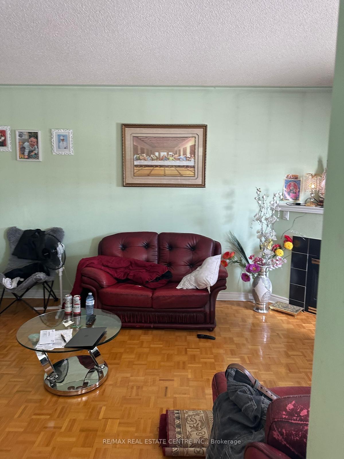 Photo 5 of 27 Sandway Crescent, Vaughan, Maple — HOMEH