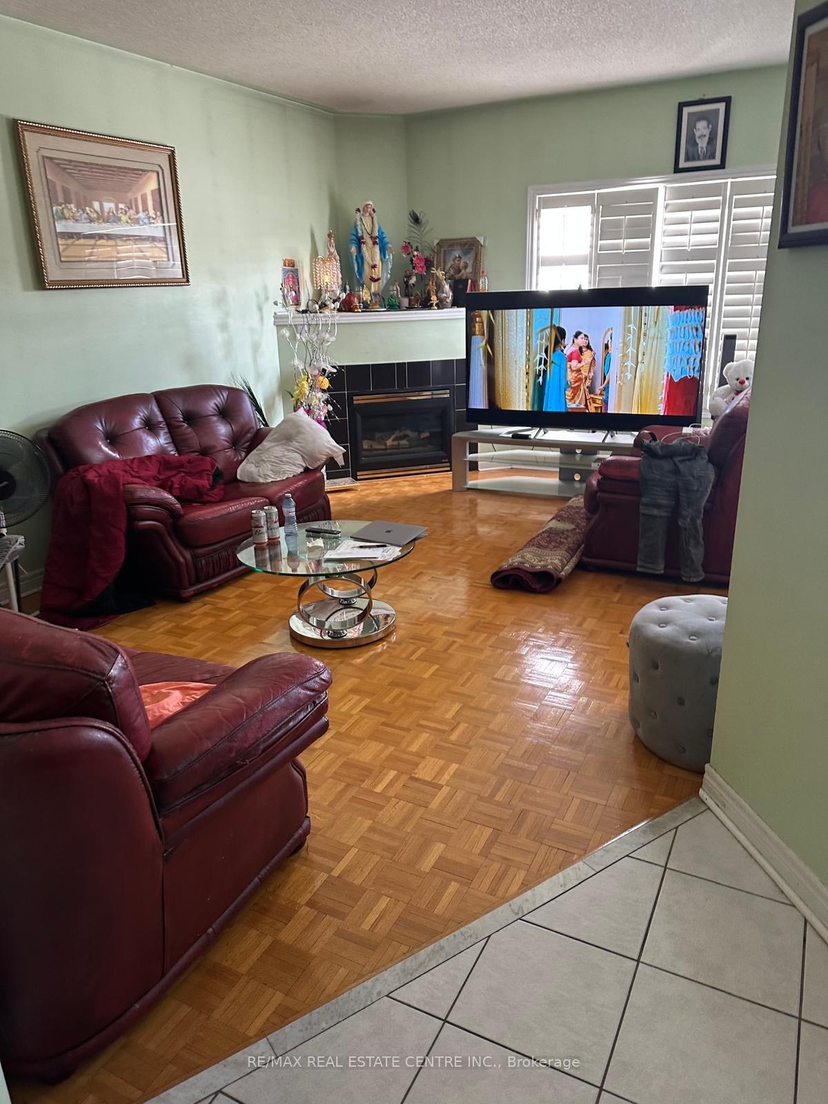 Photo 6 of 27 Sandway Crescent, Vaughan, Maple — HOMEH