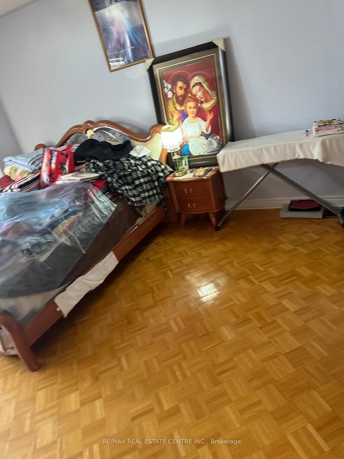Photo 7 of 27 Sandway Crescent, Vaughan, Maple — HOMEH
