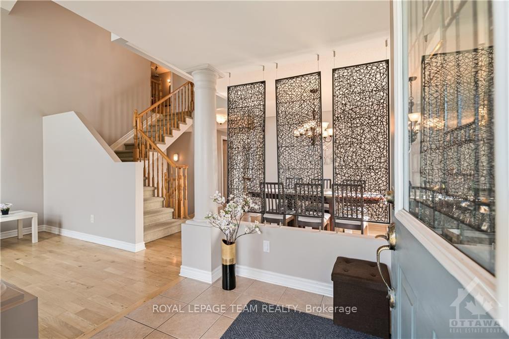 Photo 2 of 212 Willow Creek Circle, Ottawa, Barrhaven - Strandherd — HOMEH