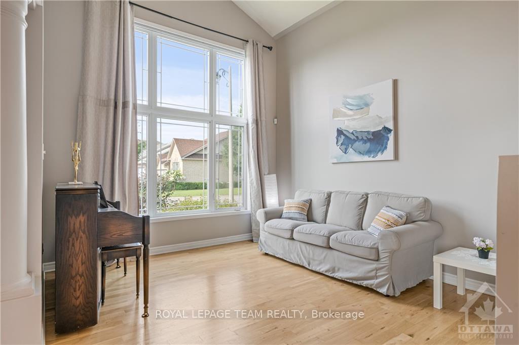 Photo 3 of 212 Willow Creek Circle, Ottawa, Barrhaven - Strandherd — HOMEH