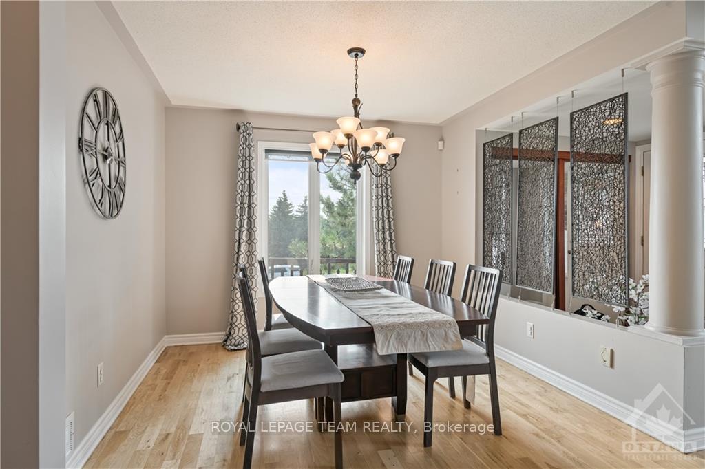 Photo 4 of 212 Willow Creek Circle, Ottawa, Barrhaven - Strandherd — HOMEH