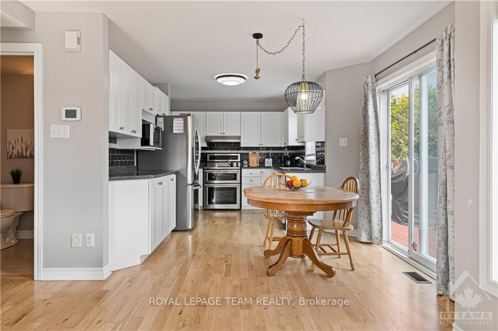Photo 5 of 212 Willow Creek Circle, Ottawa, Barrhaven - Strandherd — HOMEH