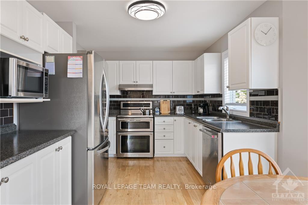 Photo 6 of 212 Willow Creek Circle, Ottawa, Barrhaven - Strandherd — HOMEH