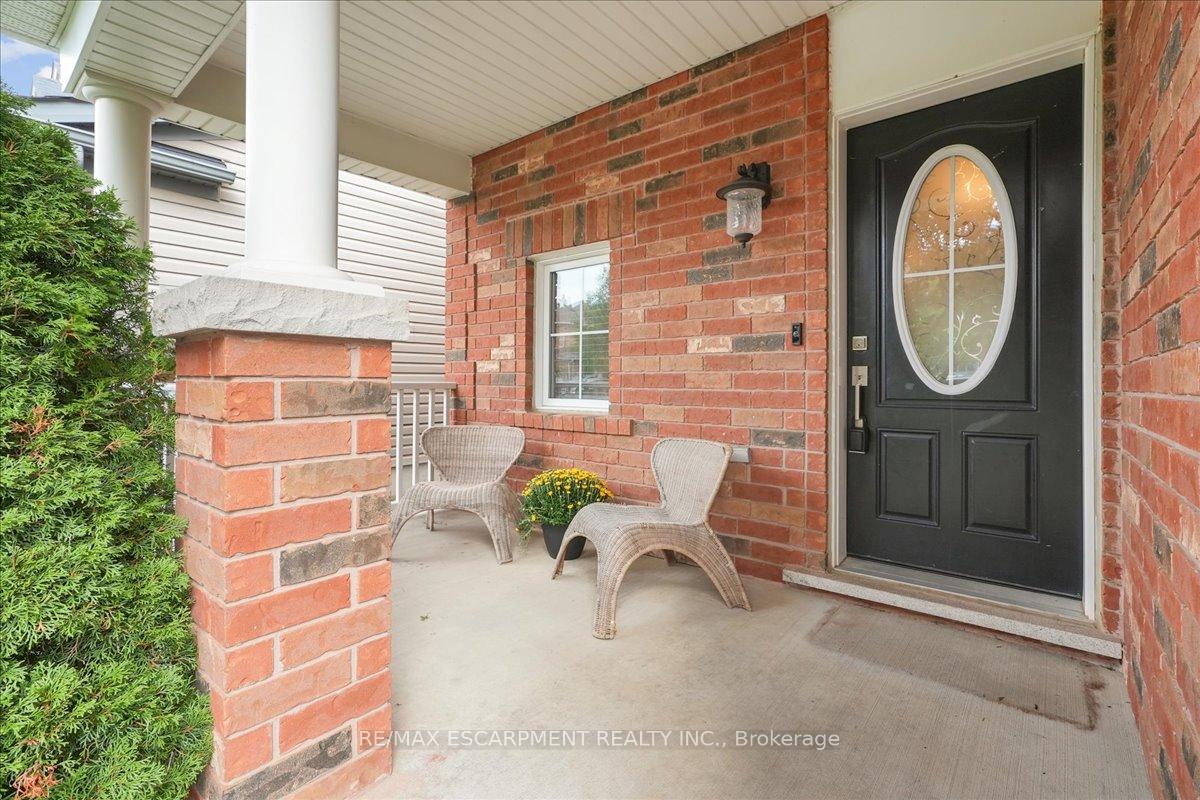 Photo 2 of 40 Peer Court, Hamilton, Meadowlands — HOMEH