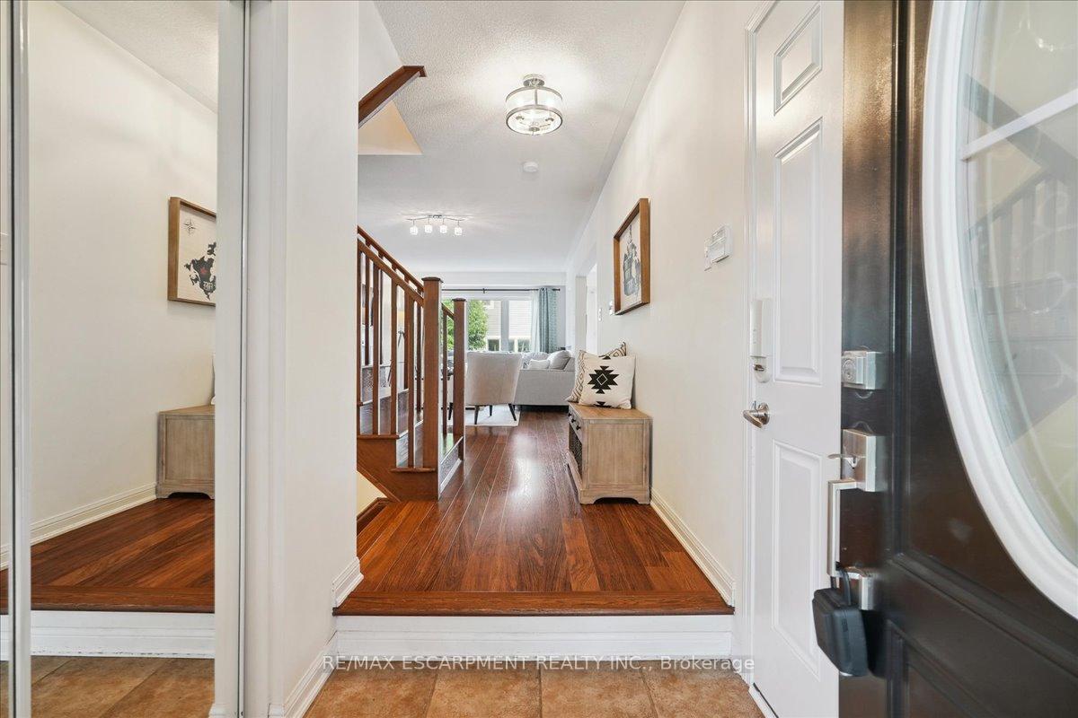Photo 3 of 40 Peer Court, Hamilton, Meadowlands — HOMEH