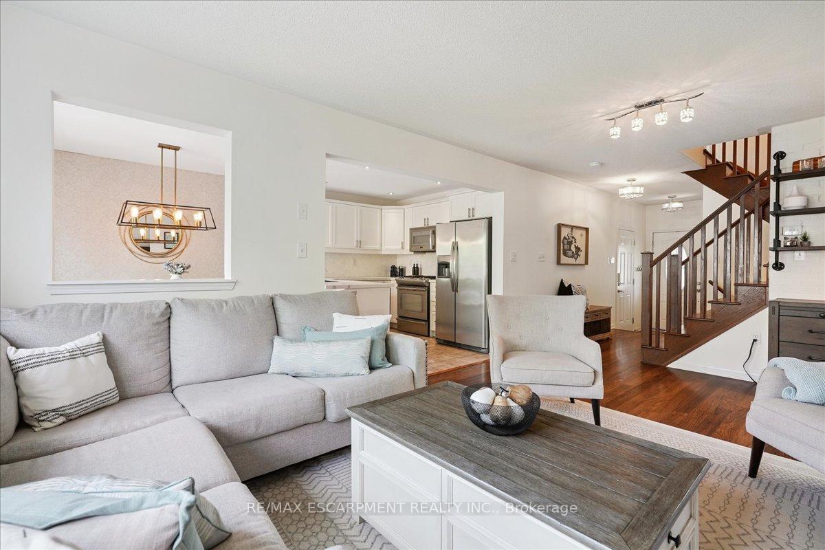 Photo 7 of 40 Peer Court, Hamilton, Meadowlands — HOMEH