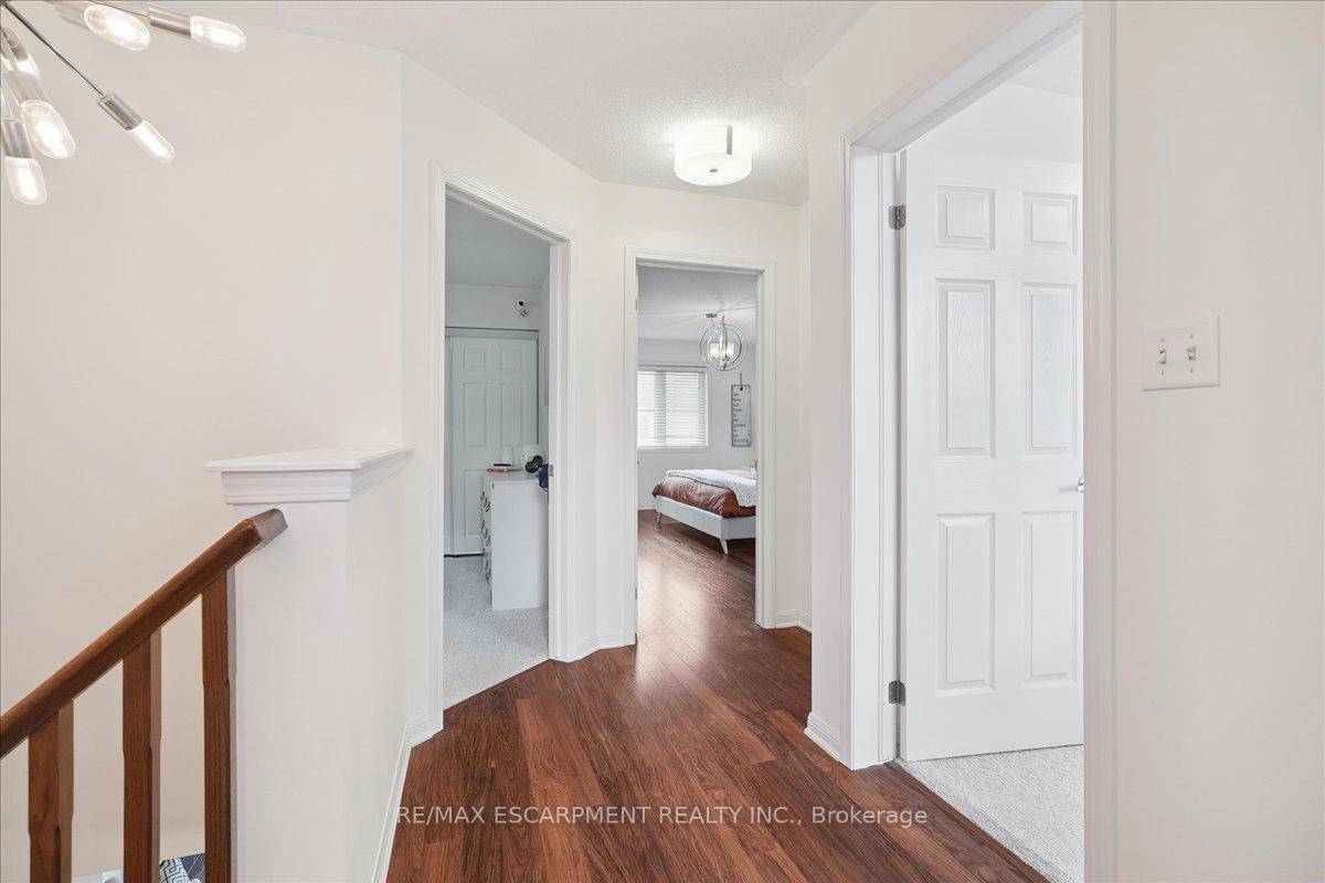 Photo 14 of 40 Peer Court, Hamilton, Meadowlands — HOMEH