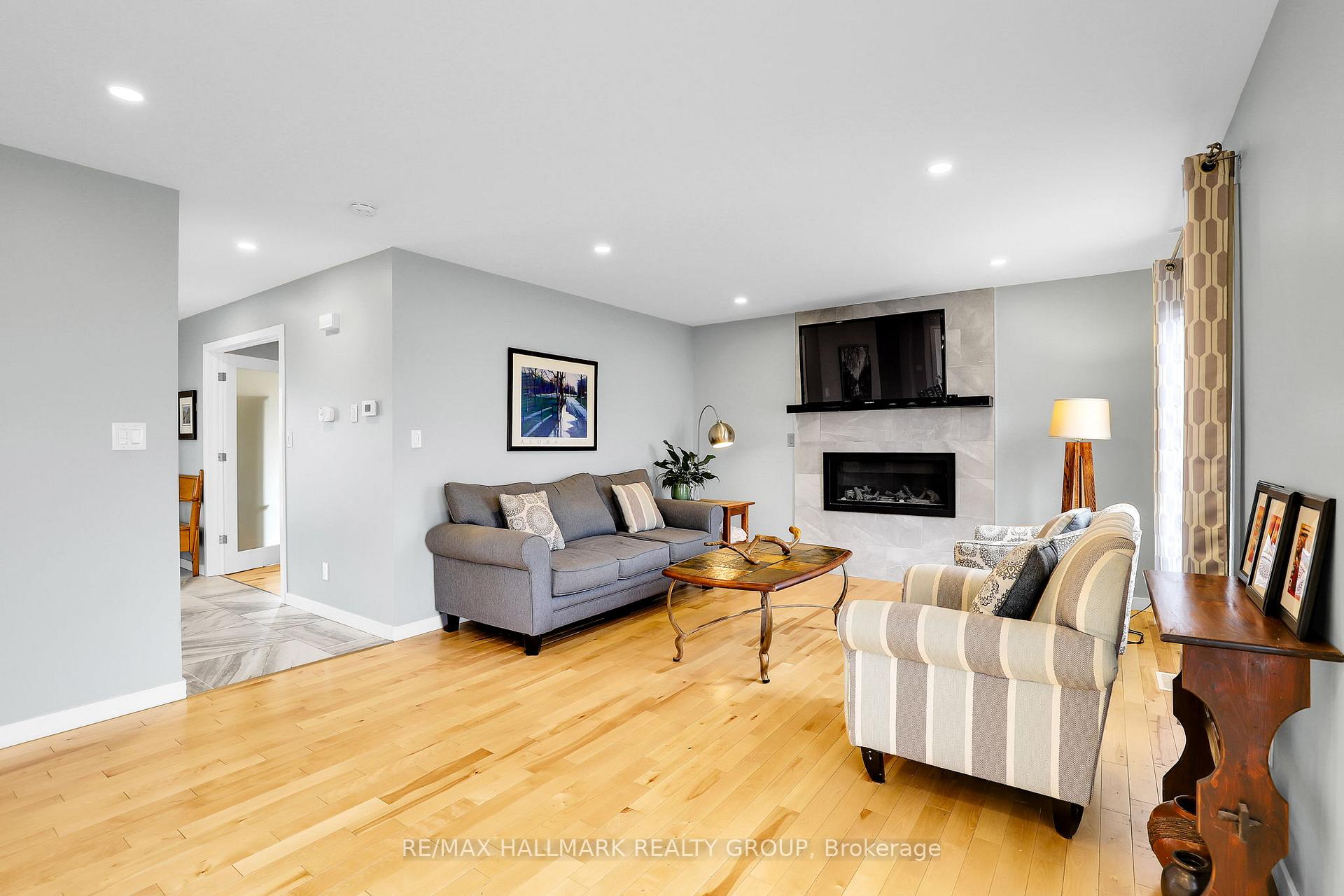 Photo 5 of 56 Anna Avenue, Ottawa, Carlington — HOMEH