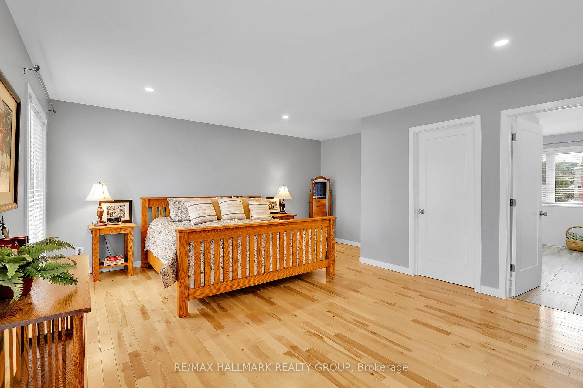 Photo 24 of 56 Anna Avenue, Ottawa, Carlington — HOMEH