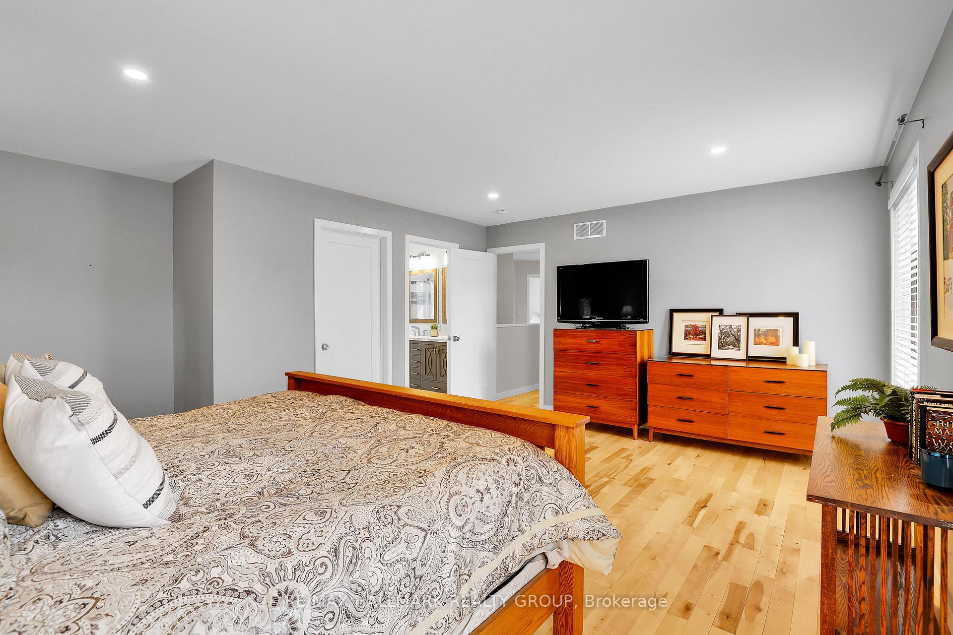 Photo 37 of 56 Anna Avenue, Ottawa, Carlington — HOMEH