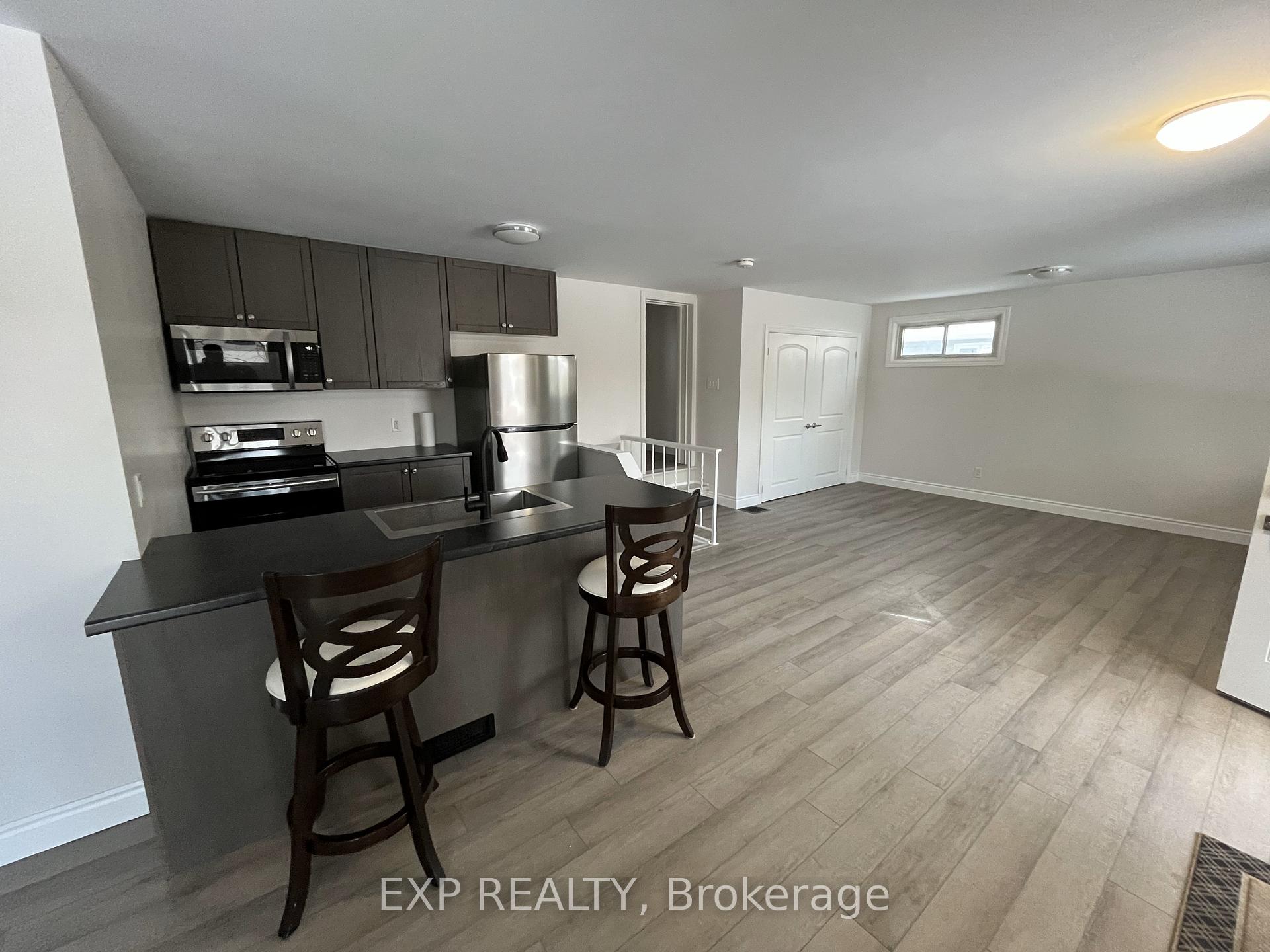 Photo 2 of 47 Grove Street E, Barrie, Wellington — HOMEH