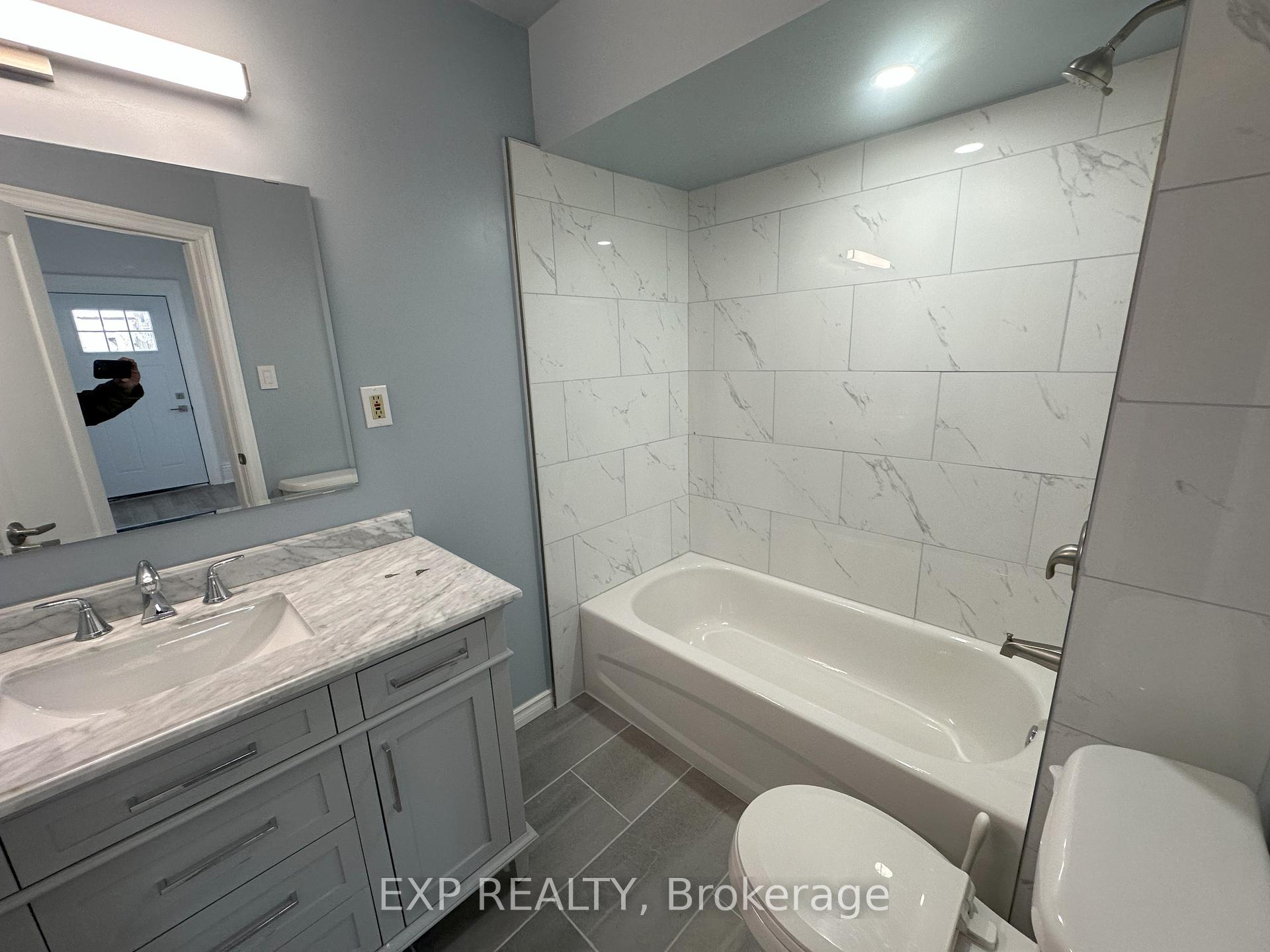 Photo 4 of 47 Grove Street E, Barrie, Wellington — HOMEH