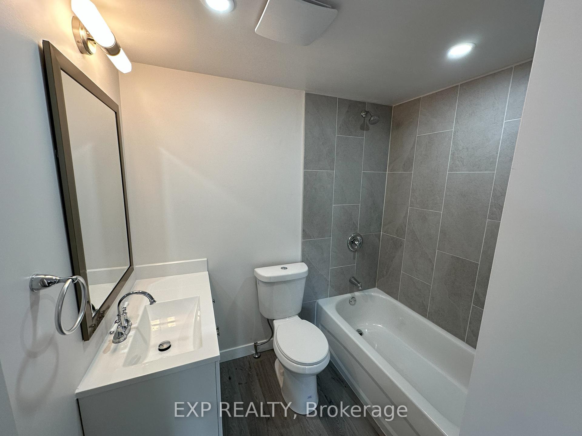 Photo 11 of 47 Grove Street E, Barrie, Wellington — HOMEH