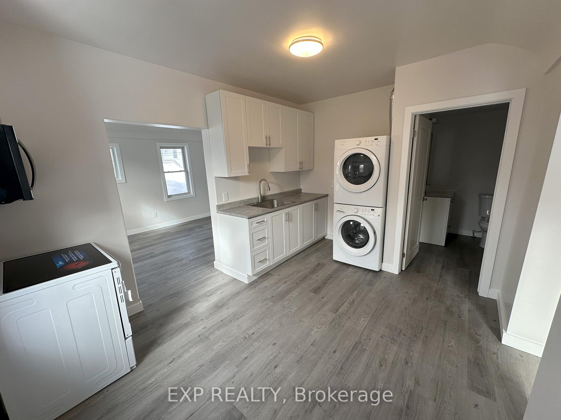 Photo 12 of 47 Grove Street E, Barrie, Wellington — HOMEH