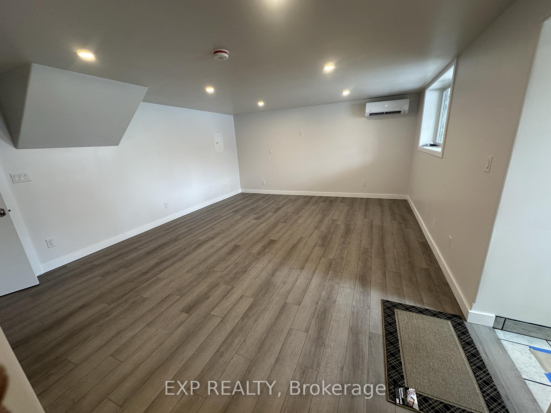 Photo 13 of 47 Grove Street E, Barrie, Wellington — HOMEH