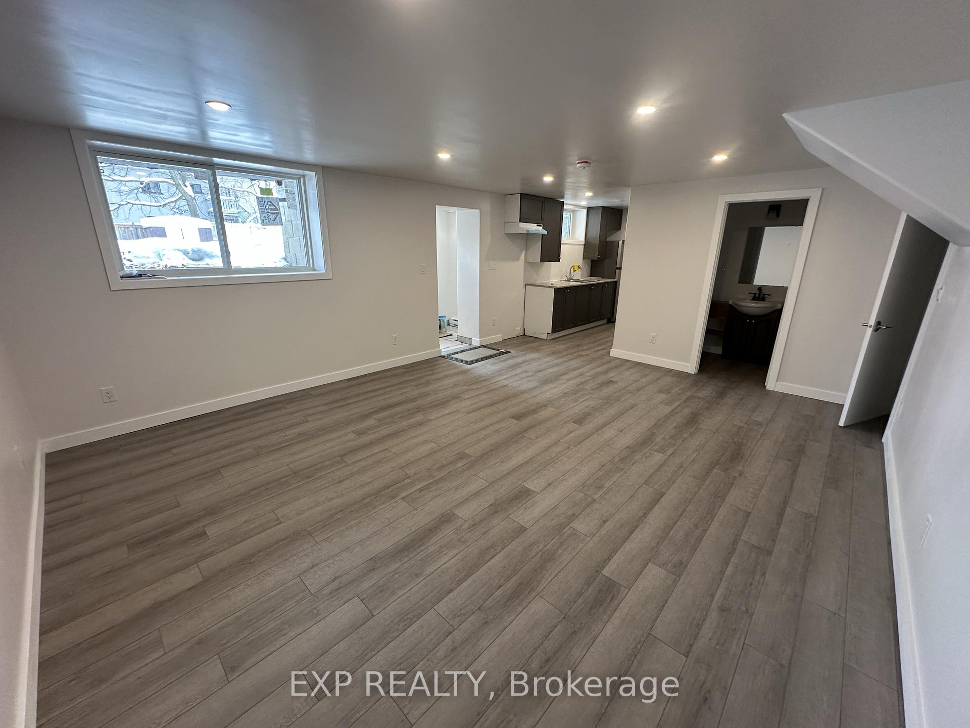Photo 14 of 47 Grove Street E, Barrie, Wellington — HOMEH