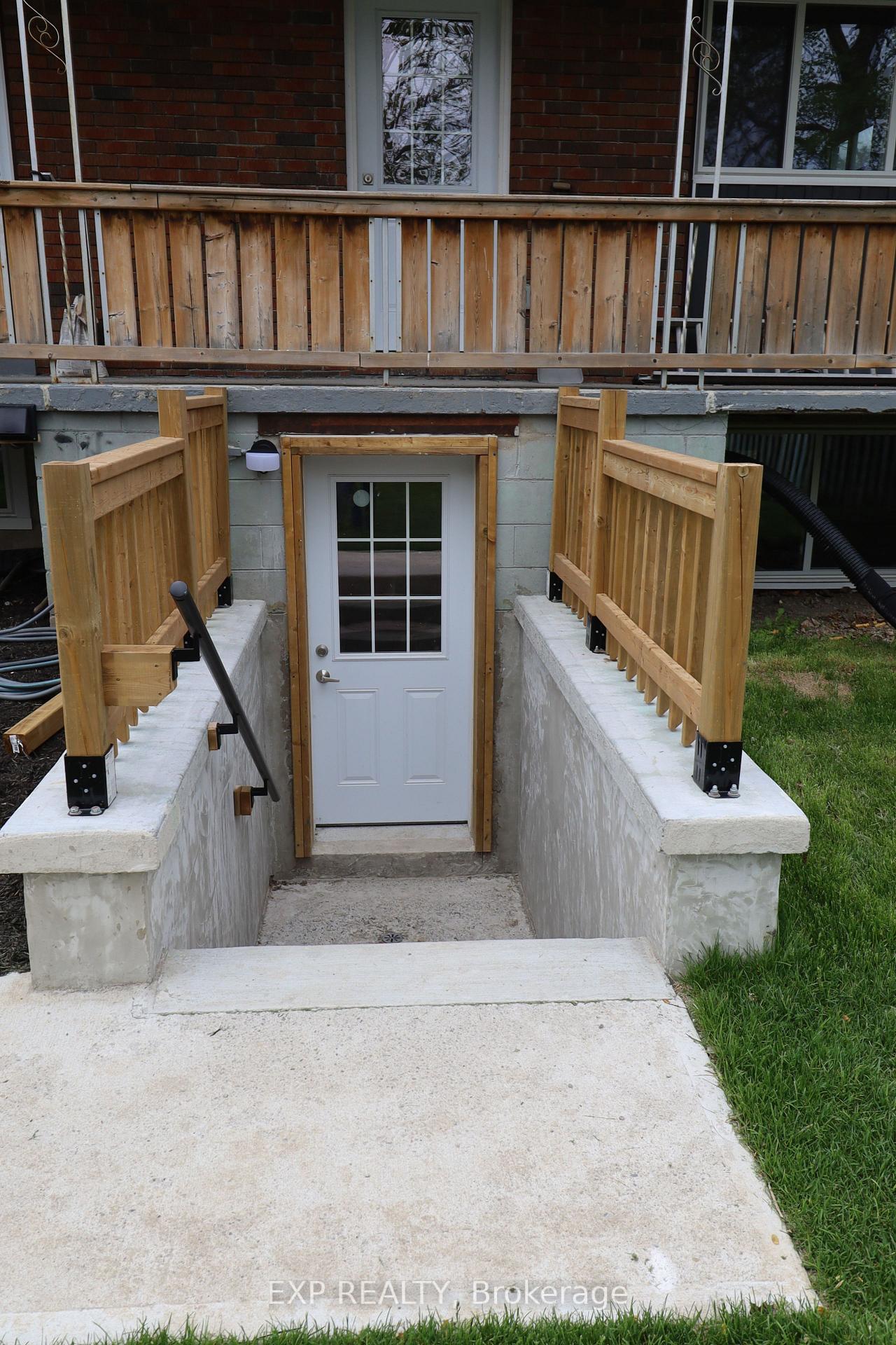 Photo 18 of 47 Grove Street E, Barrie, Wellington — HOMEH