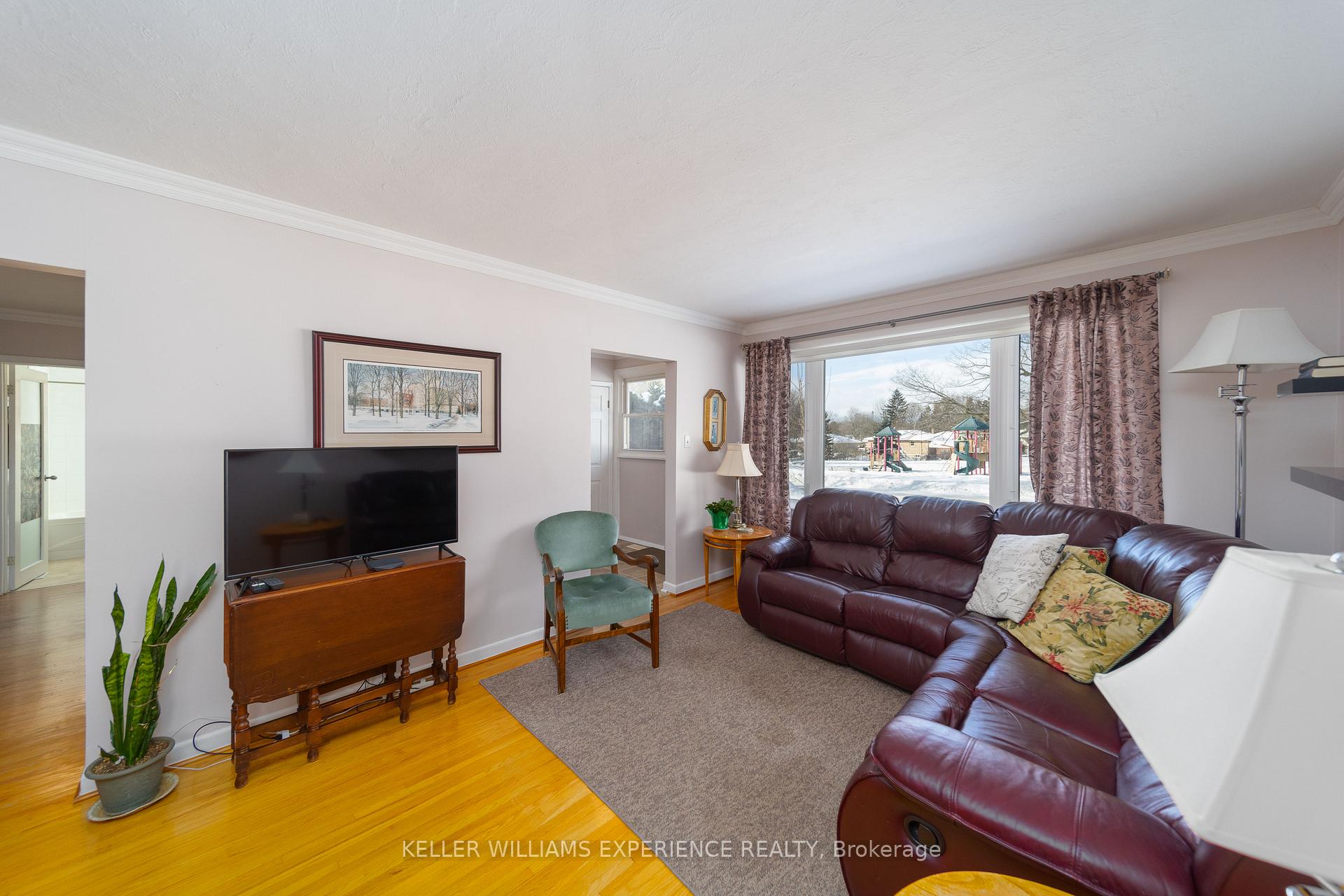 Photo 5 of 67 Queen Street, Barrie, Codrington — HOMEH
