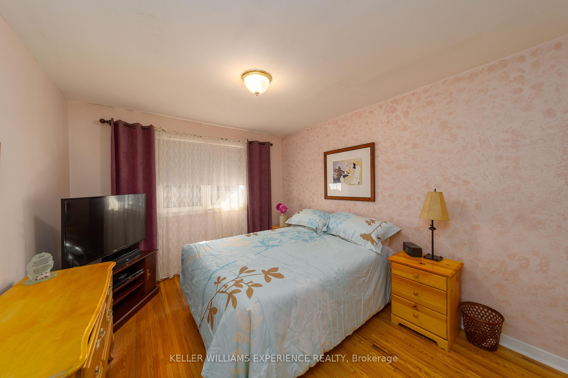Photo 12 of 67 Queen Street, Barrie, Codrington — HOMEH