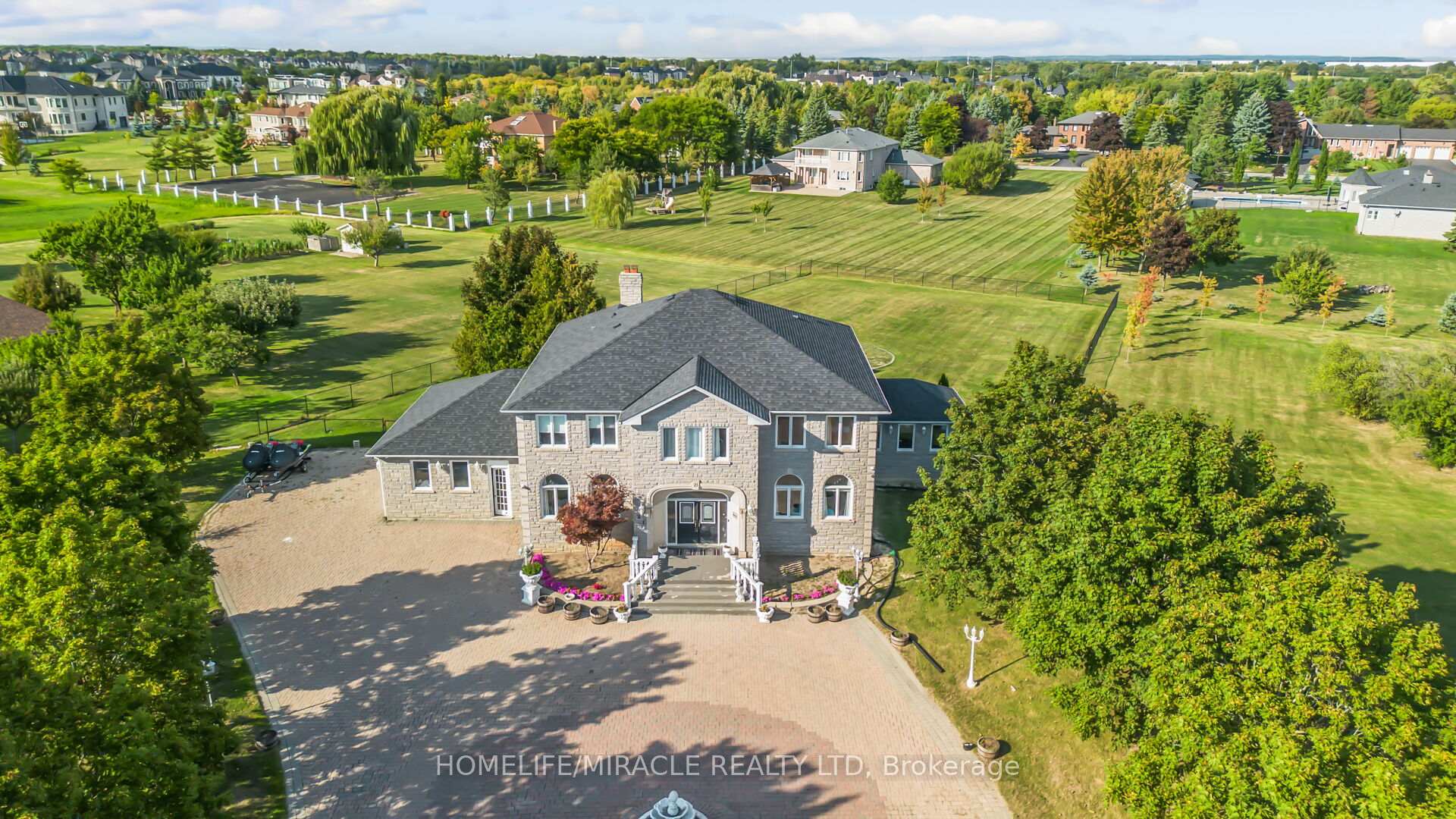 Photo 3 of 21 Bowman Avenue, Brampton, Toronto Gore Rural Estate — HOMEH
