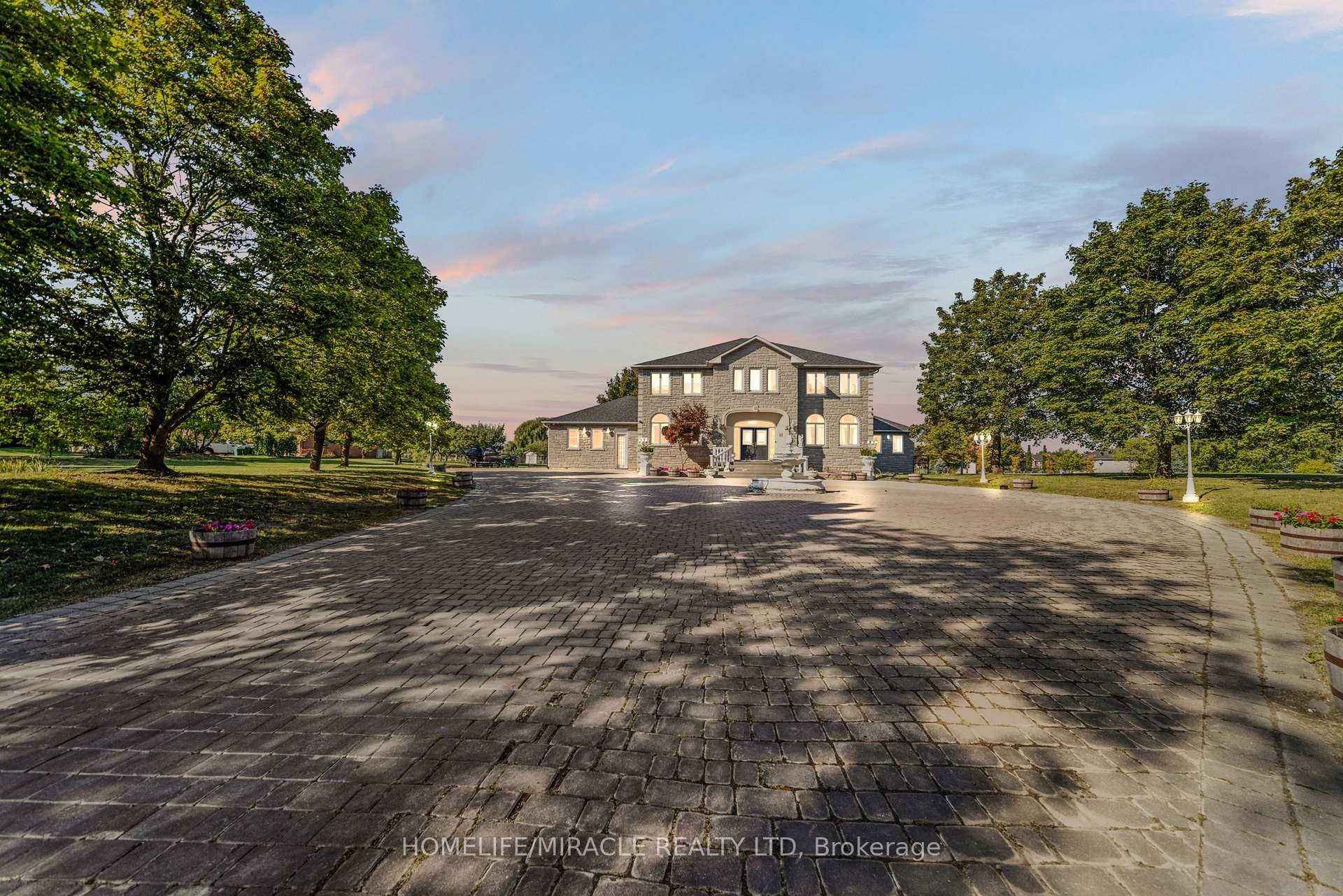 Photo 4 of 21 Bowman Avenue, Brampton, Toronto Gore Rural Estate — HOMEH