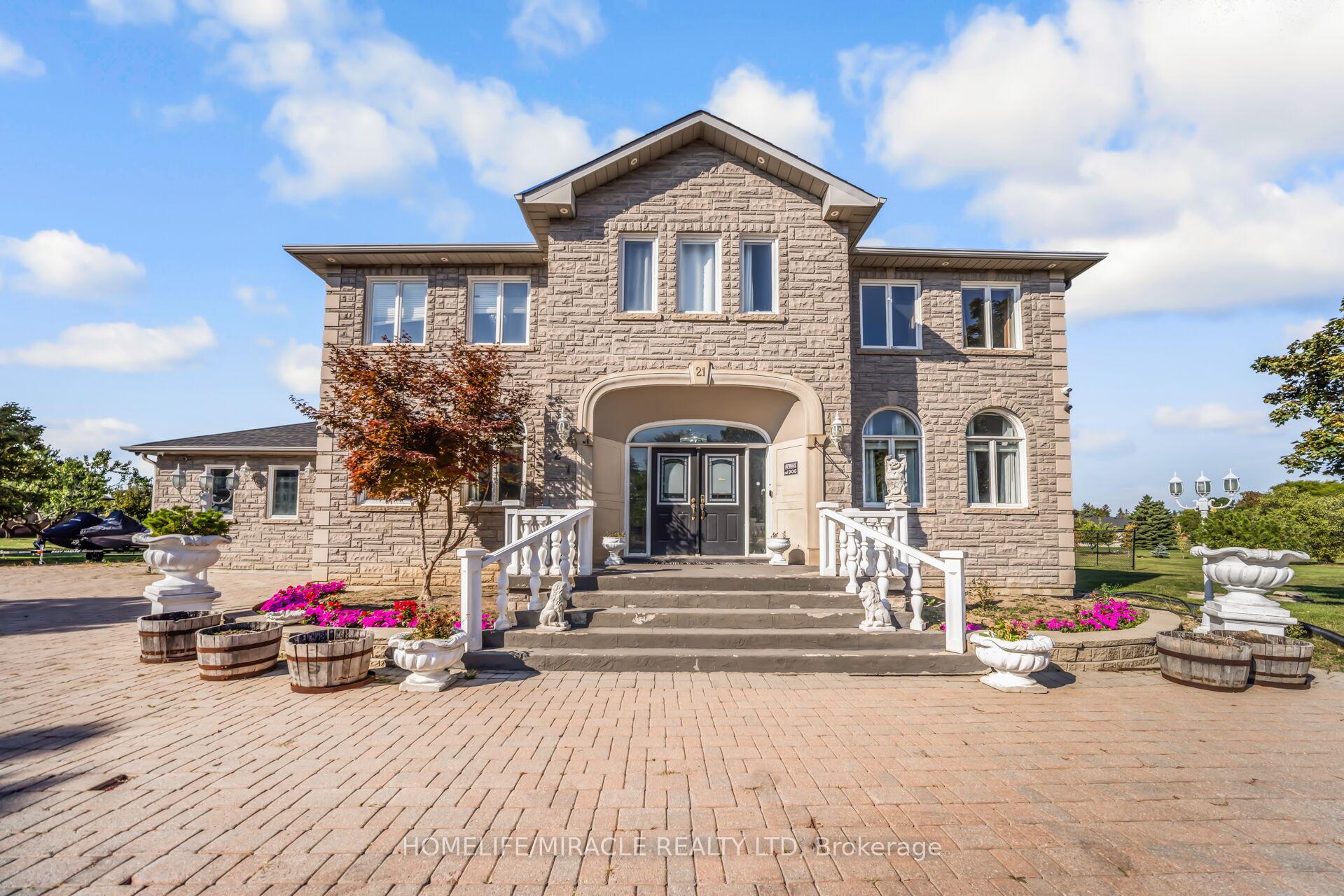 Photo 6 of 21 Bowman Avenue, Brampton, Toronto Gore Rural Estate — HOMEH