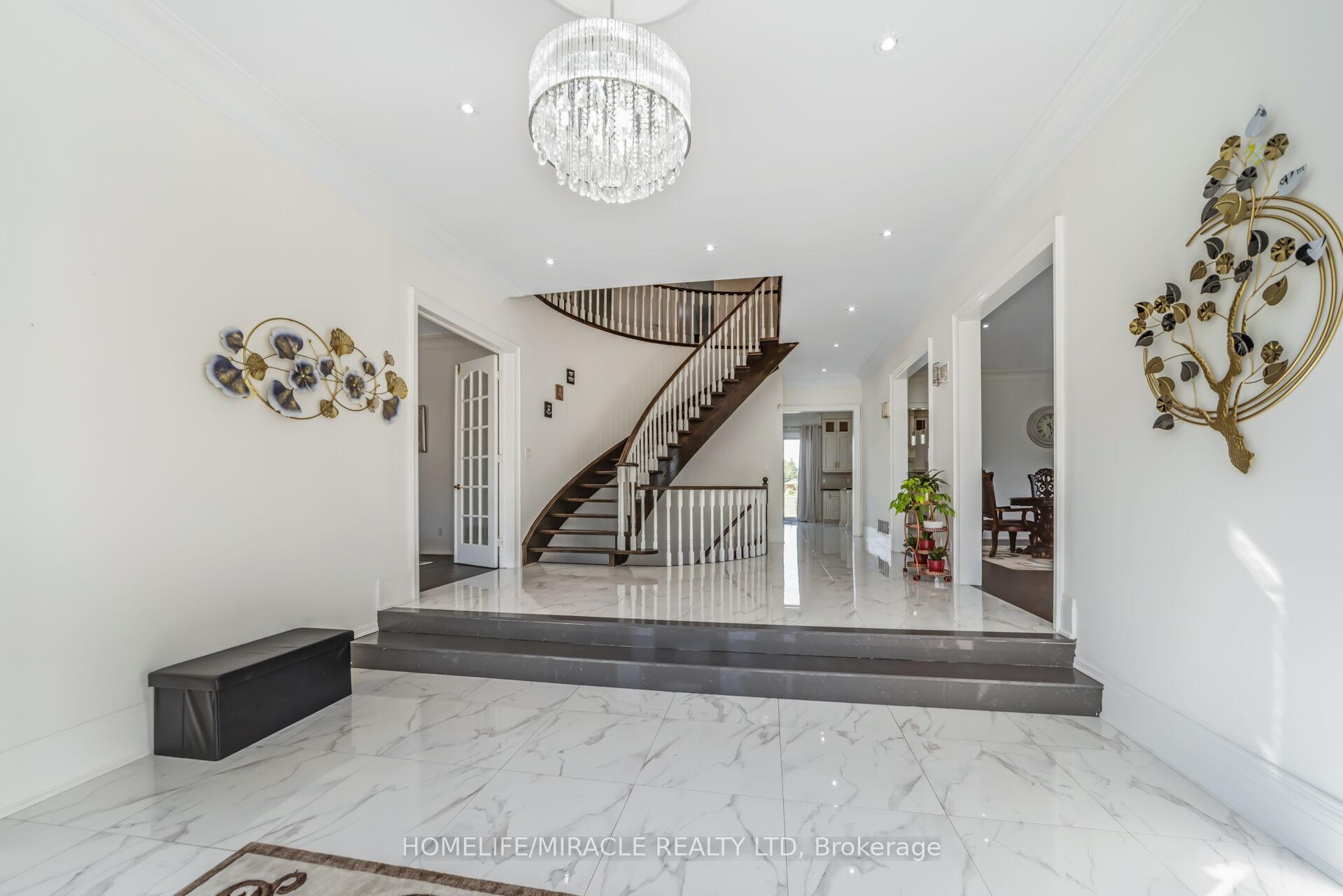 Photo 7 of 21 Bowman Avenue, Brampton, Toronto Gore Rural Estate — HOMEH