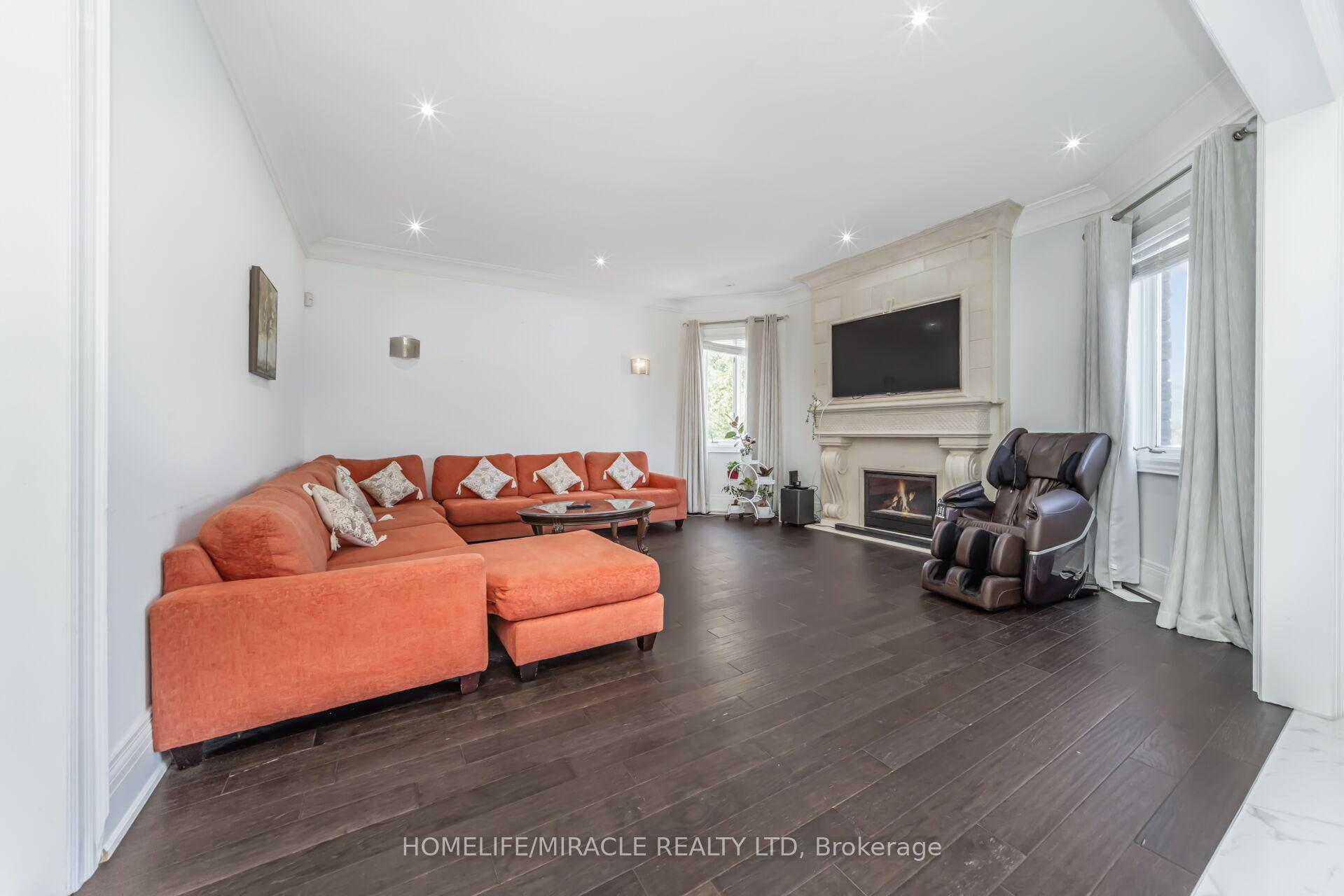 Photo 13 of 21 Bowman Avenue, Brampton, Toronto Gore Rural Estate — HOMEH