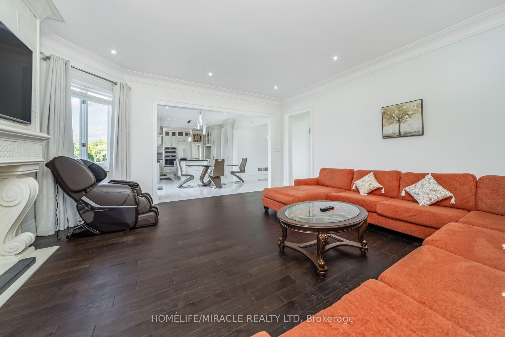 Photo 14 of 21 Bowman Avenue, Brampton, Toronto Gore Rural Estate — HOMEH